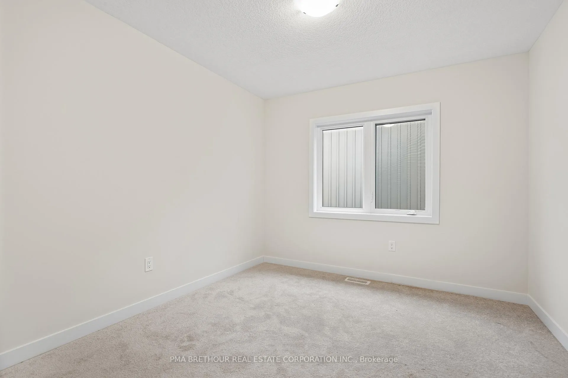 Photo 24 of 132 Eastbridge Avenue, Welland, Dain City — HOMEH