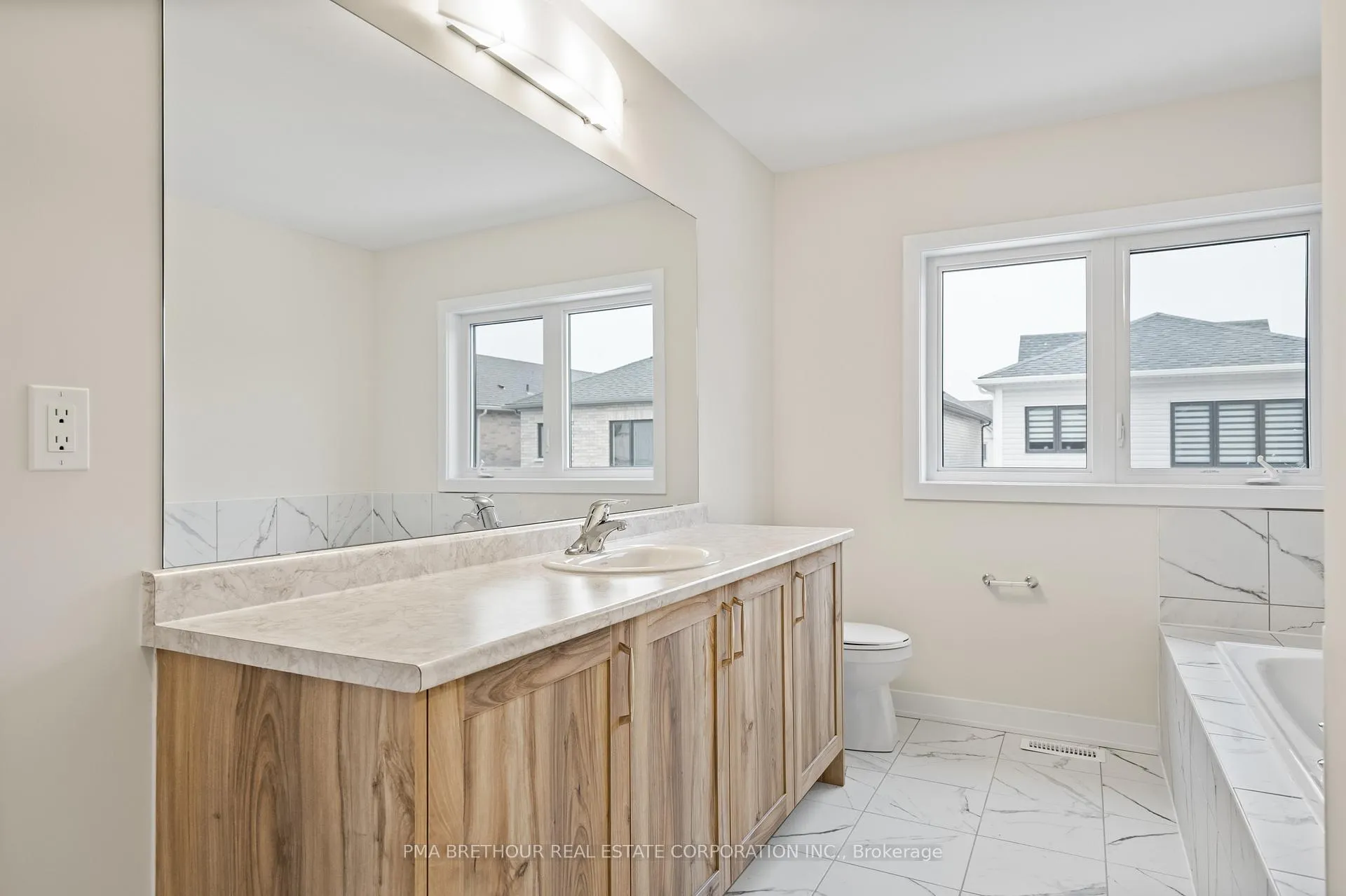 Photo 32 of 132 Eastbridge Avenue, Welland, Dain City — HOMEH