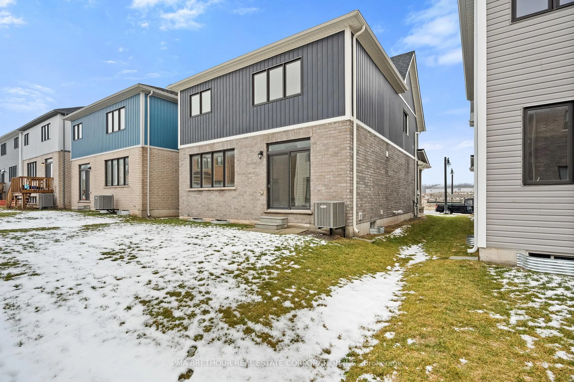 Photo 33 of 132 Eastbridge Avenue, Welland, Dain City — HOMEH