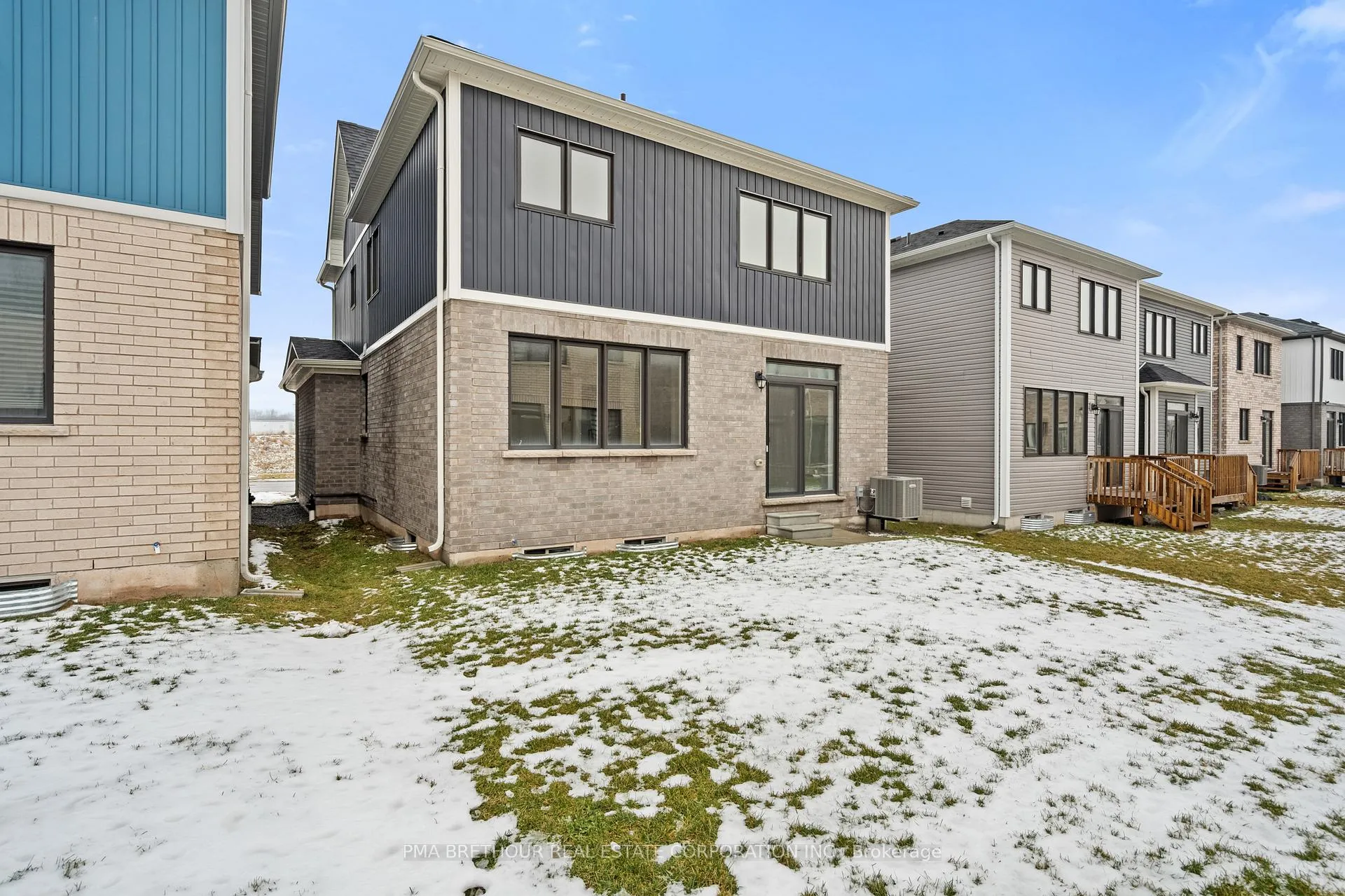 Photo 34 of 132 Eastbridge Avenue, Welland, Dain City — HOMEH