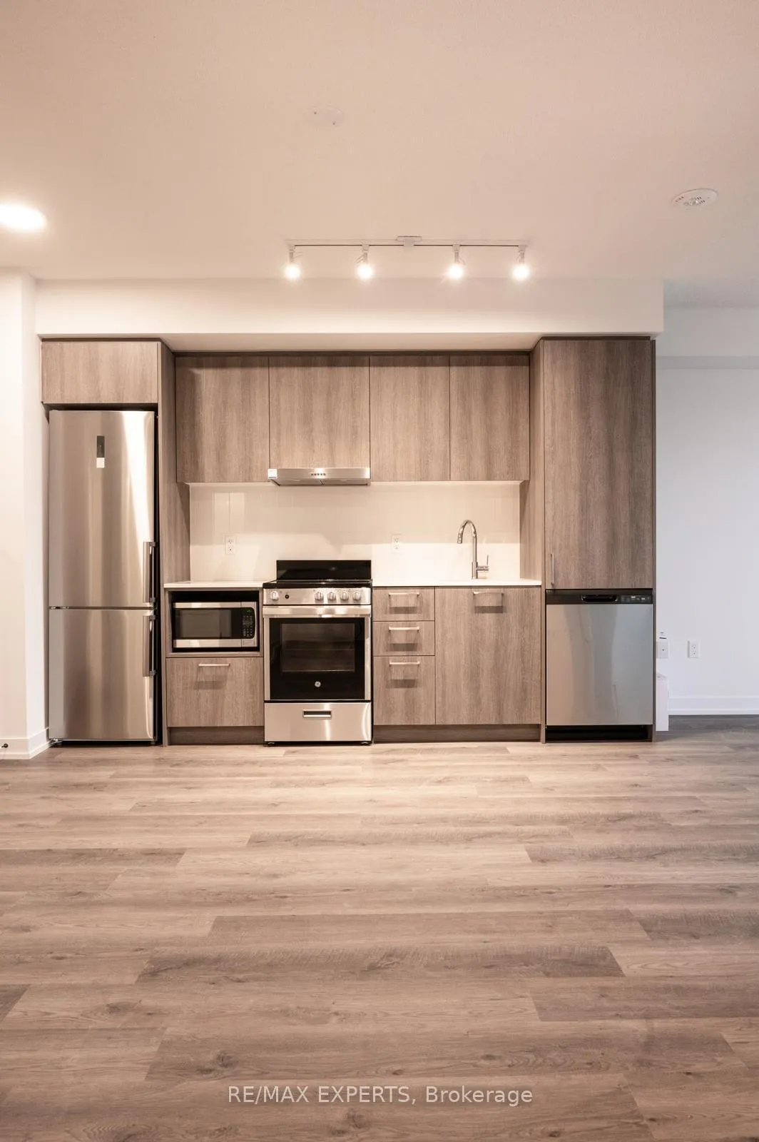Photo 4 of Unit 312, 195 Commerce St Street, Vaughan, Vaughan Corporate Centre — HOMEH