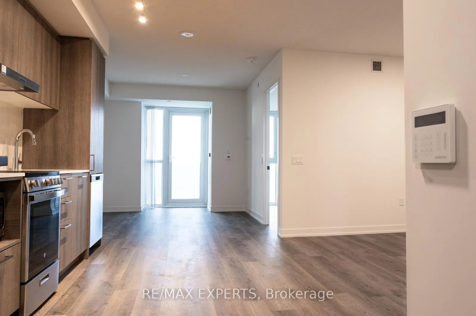 Photo 6 of Unit 312, 195 Commerce St Street, Vaughan, Vaughan Corporate Centre — HOMEH