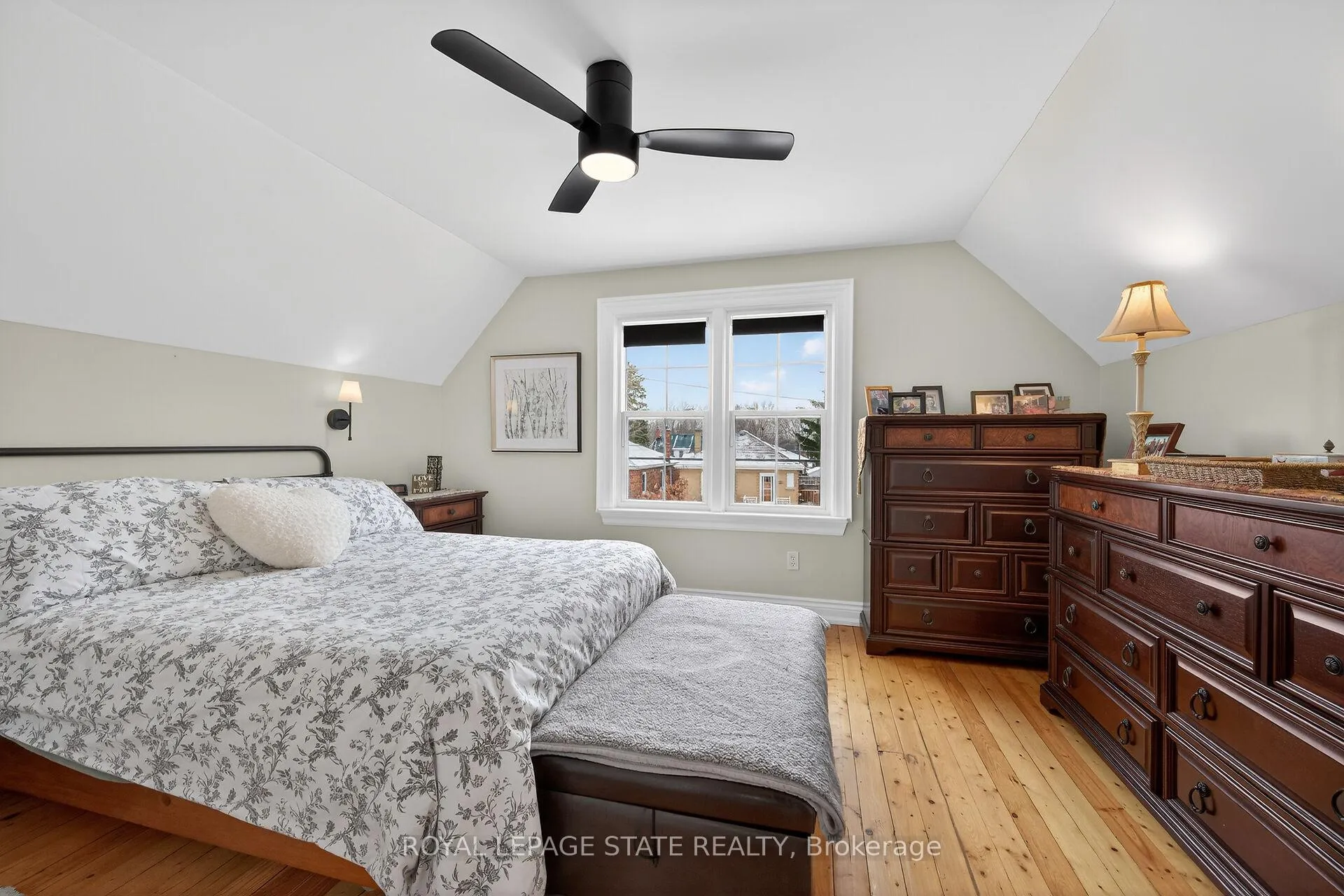 Photo 25 of 13 Cameron Avenue, Hamilton, Dundas — HOMEH