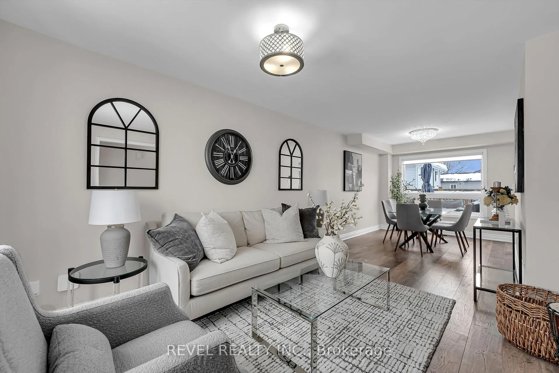Photo 5 of 10 Barron Court, Clarington, Courtice — HOMEH