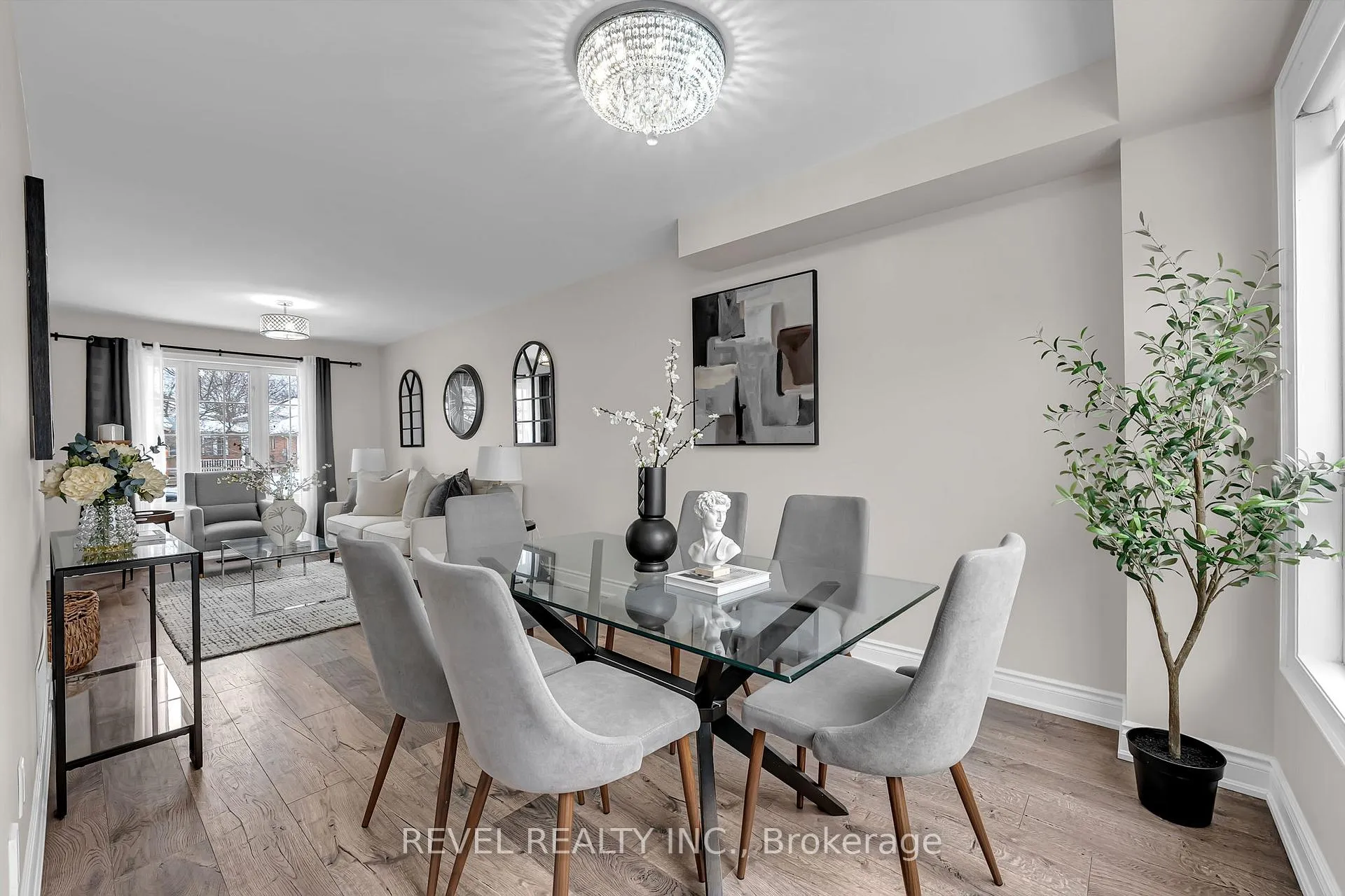 Photo 6 of 10 Barron Court, Clarington, Courtice — HOMEH