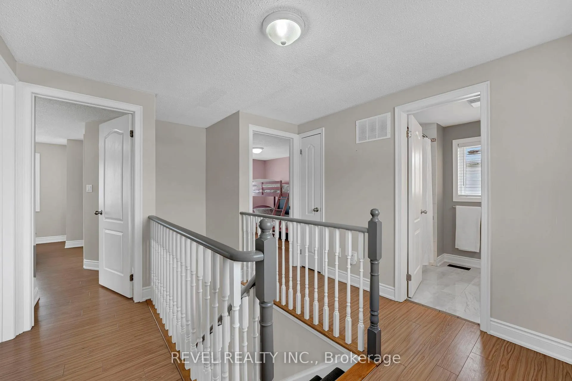 Photo 12 of 10 Barron Court, Clarington, Courtice — HOMEH