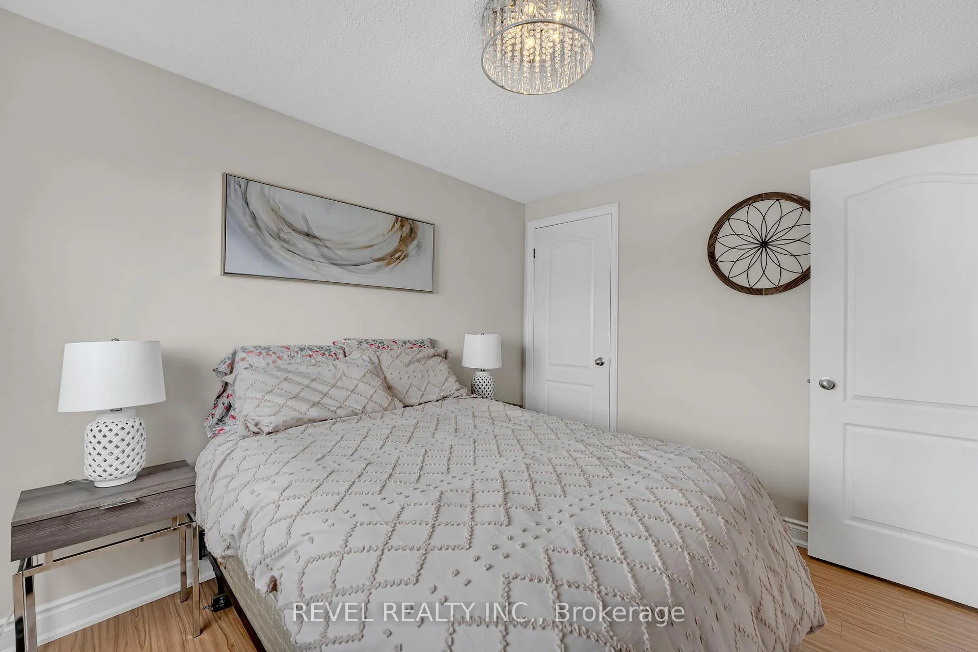 Photo 13 of 10 Barron Court, Clarington, Courtice — HOMEH