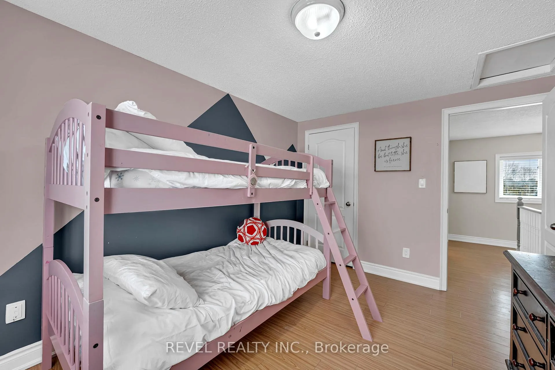 Photo 17 of 10 Barron Court, Clarington, Courtice — HOMEH