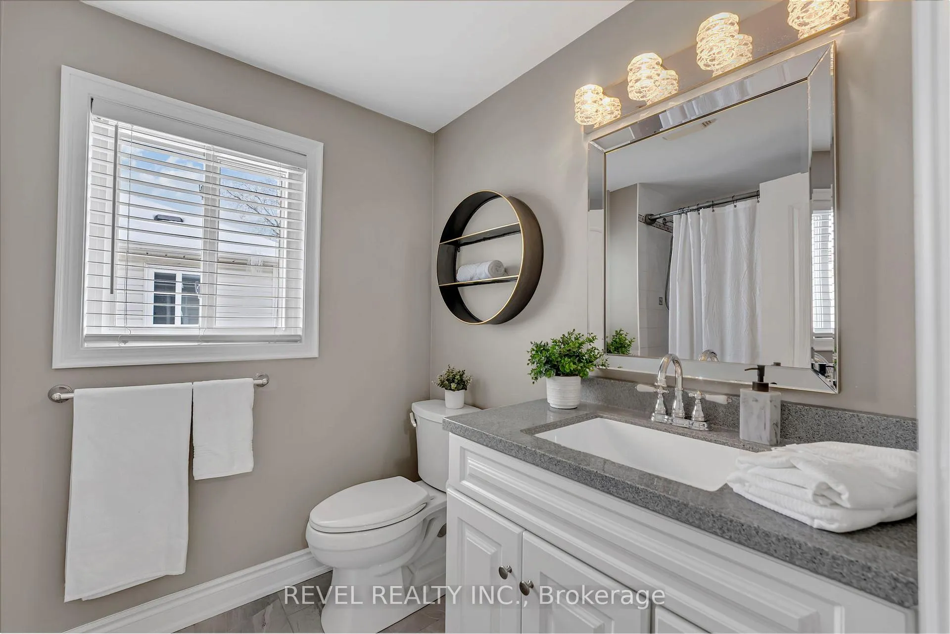 Photo 18 of 10 Barron Court, Clarington, Courtice — HOMEH