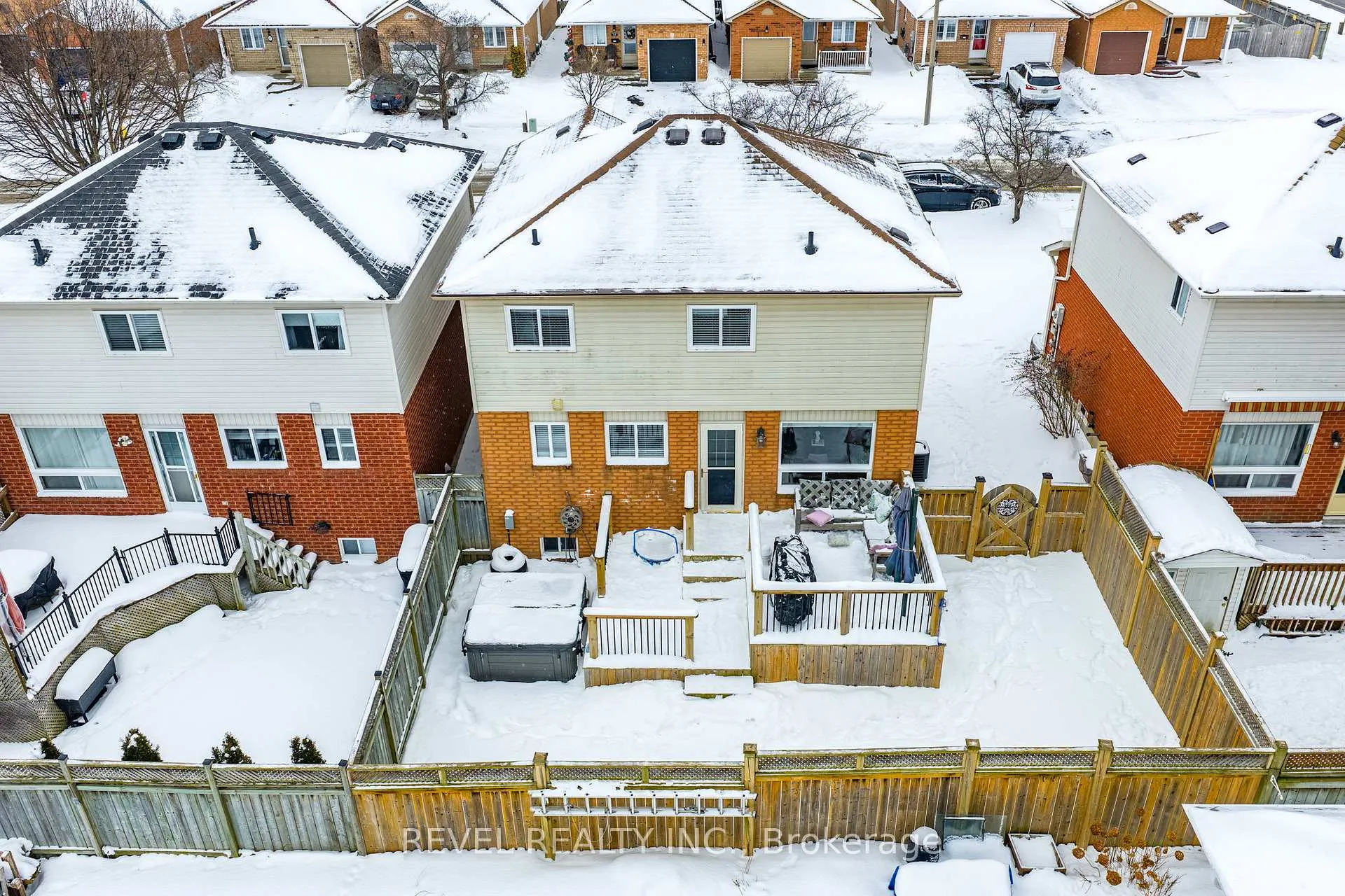 Photo 21 of 10 Barron Court, Clarington, Courtice — HOMEH