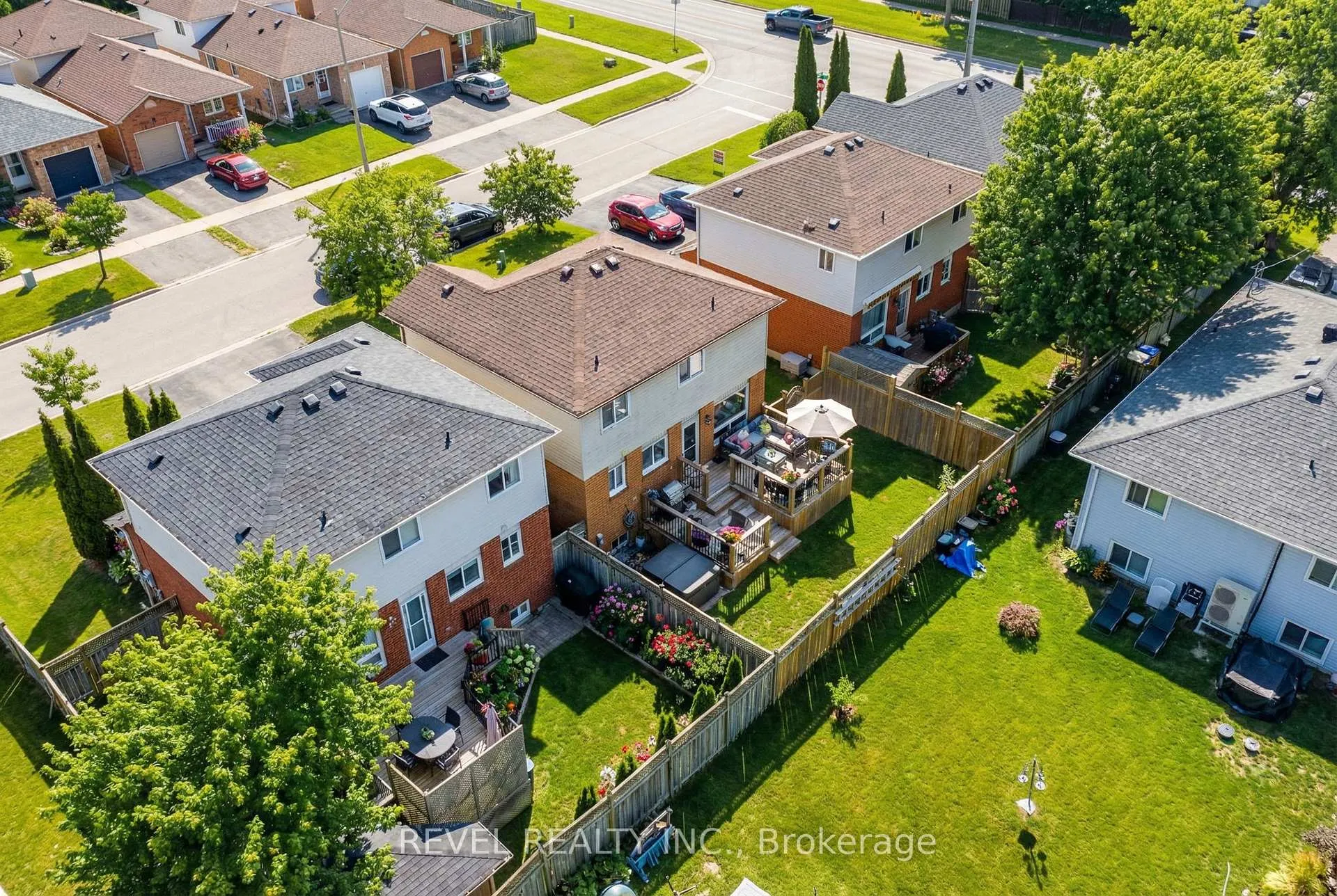 Photo 25 of 10 Barron Court, Clarington, Courtice — HOMEH