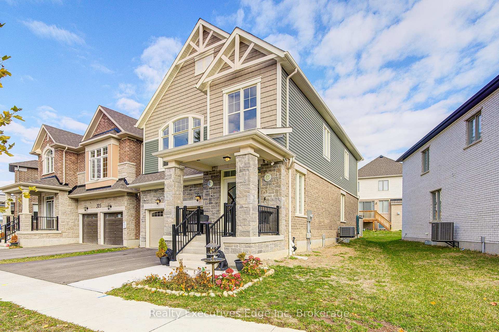 Photo 3 of 229 Forestwalk Street, Kitchener — HOMEH