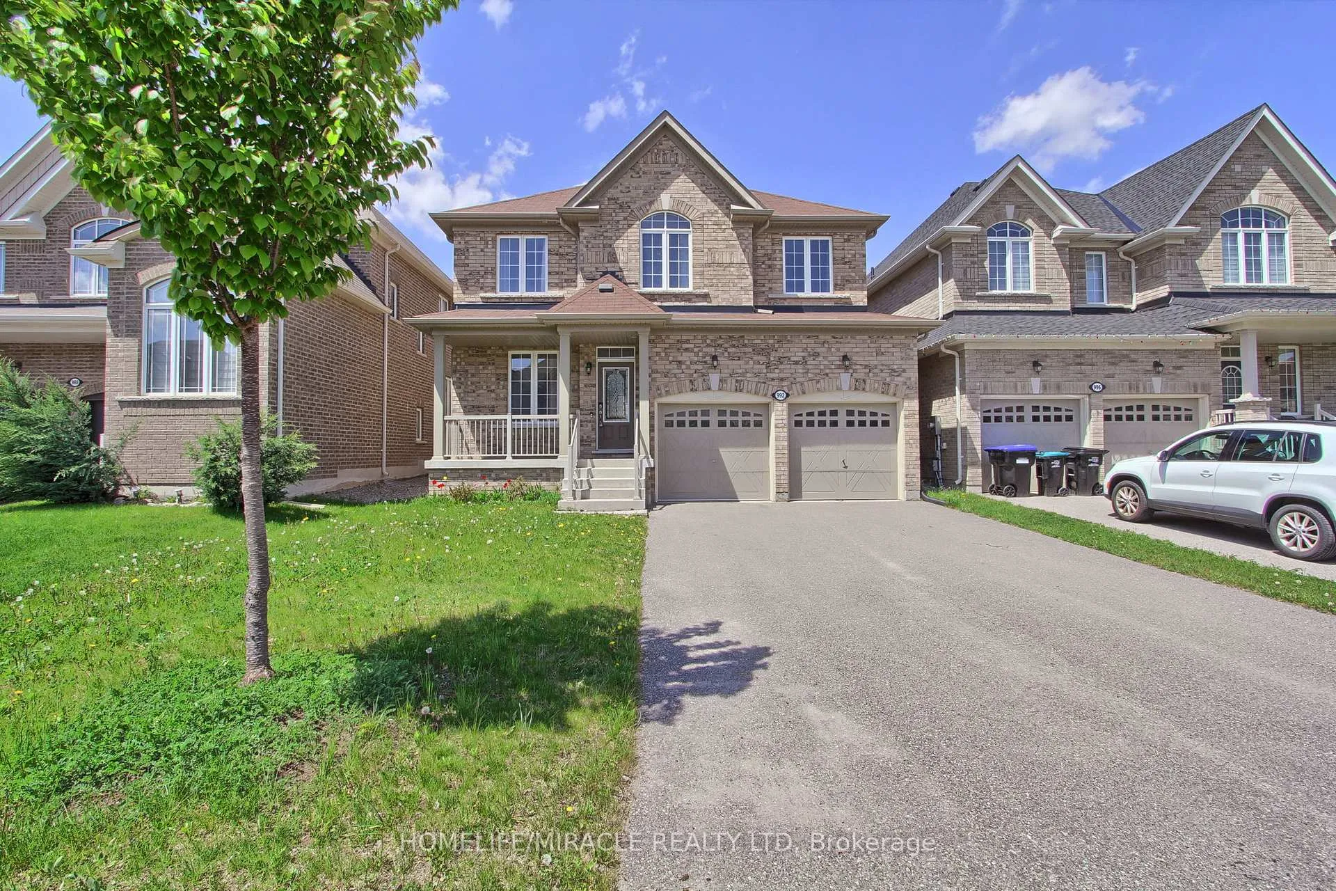 Photo 4 of 992 Green Street, Innisfil, Lefroy — HOMEH