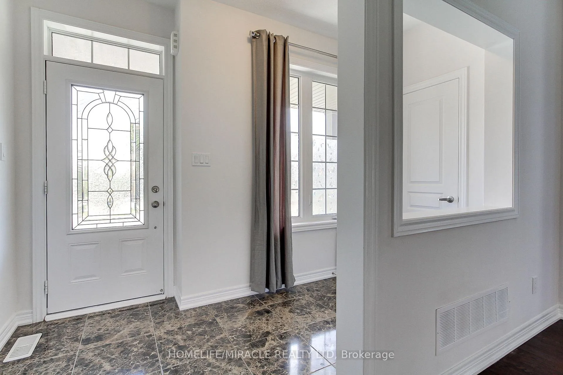Photo 6 of 992 Green Street, Innisfil, Lefroy — HOMEH