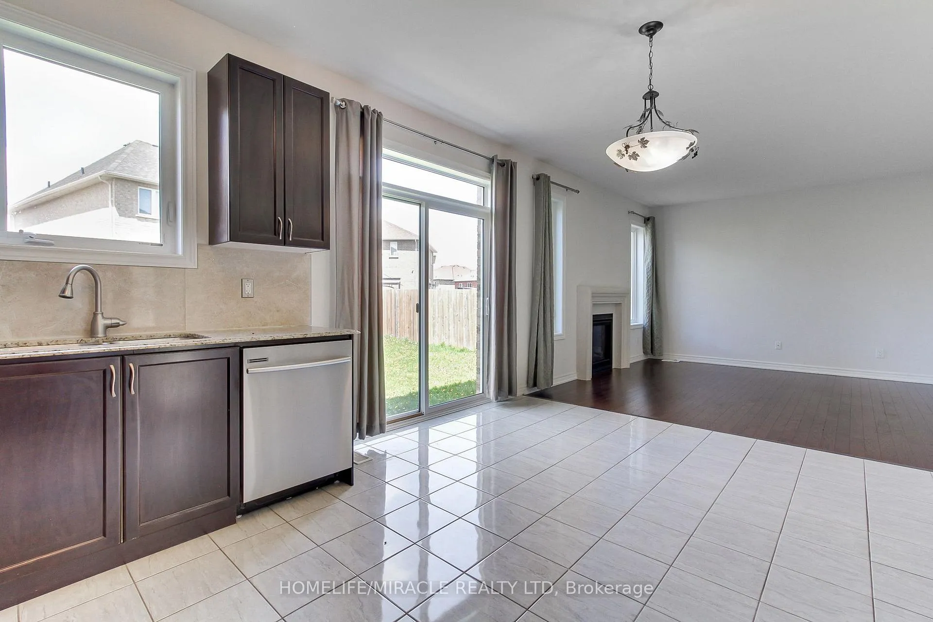 Photo 14 of 992 Green Street, Innisfil, Lefroy — HOMEH