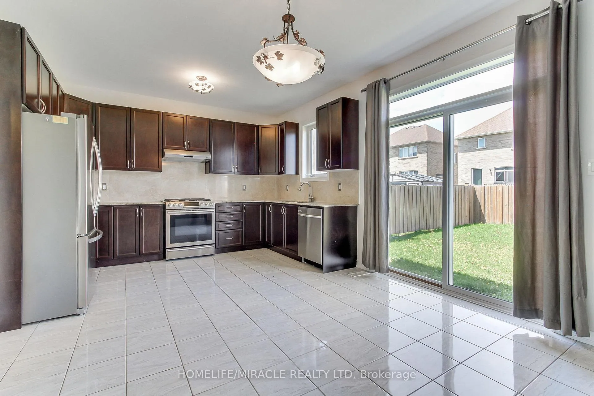 Photo 15 of 992 Green Street, Innisfil, Lefroy — HOMEH