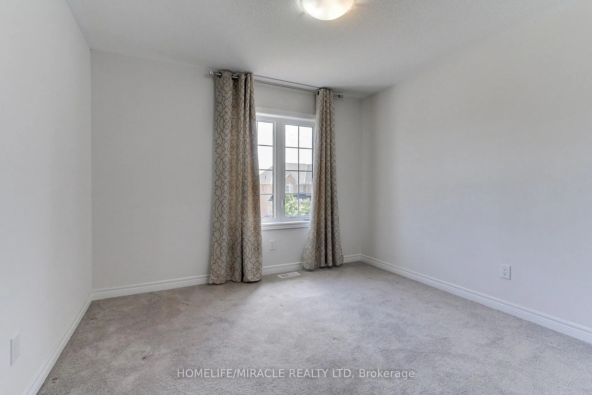 Photo 31 of 992 Green Street, Innisfil, Lefroy — HOMEH
