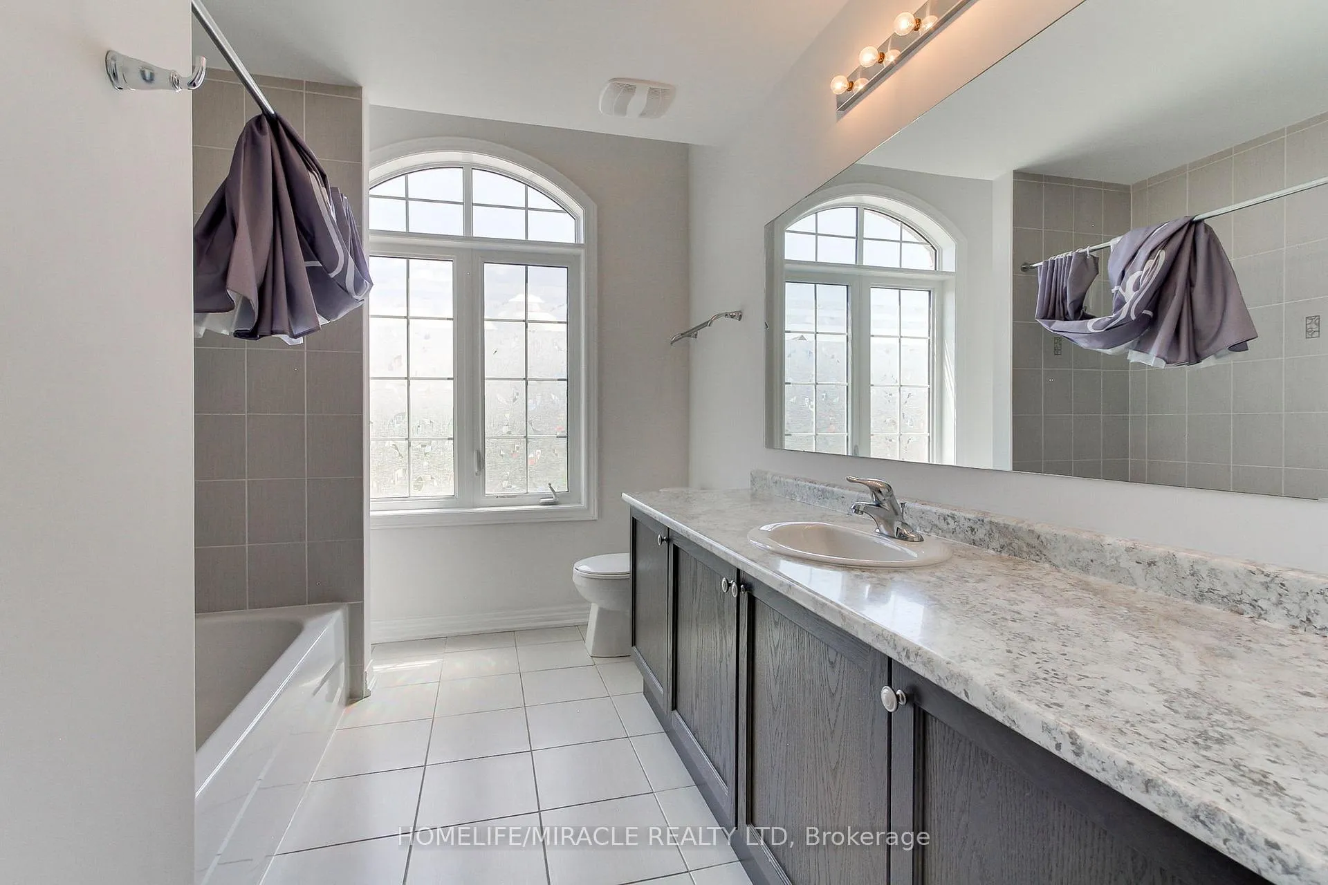 Photo 35 of 992 Green Street, Innisfil, Lefroy — HOMEH