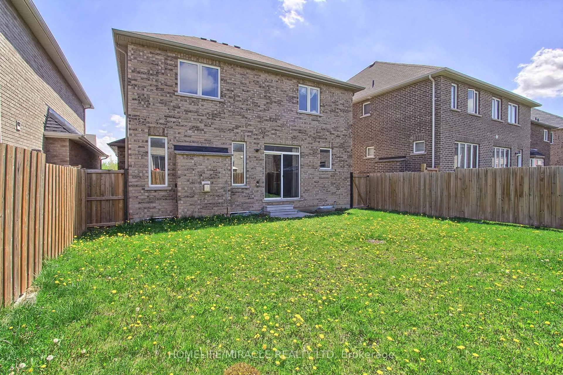 Photo 43 of 992 Green Street, Innisfil, Lefroy — HOMEH