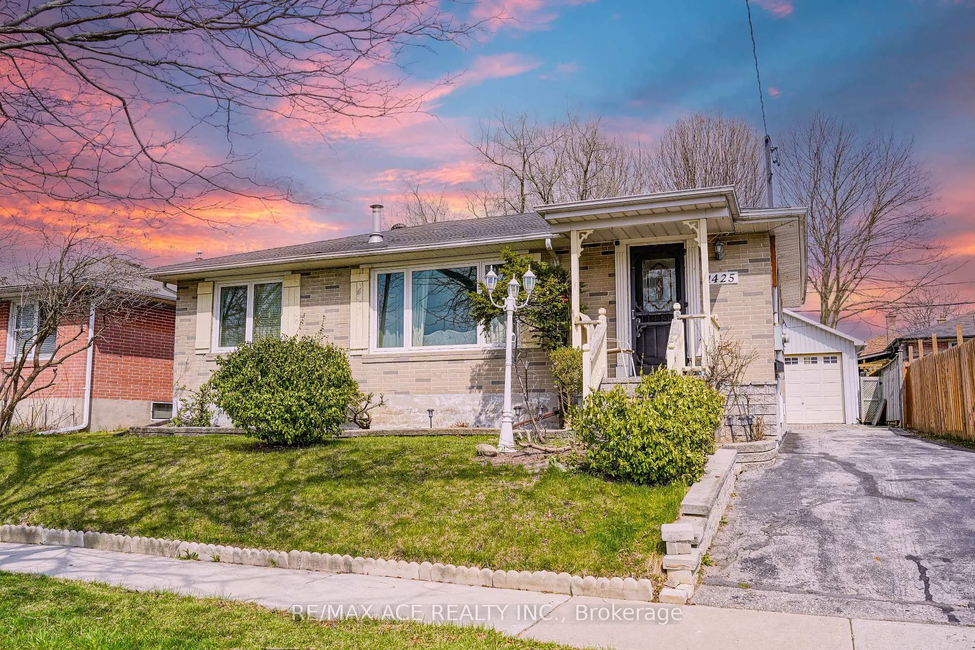 Photo 1 of 1425 Lakefield Drive, Oshawa, Lakeview — HOMEH