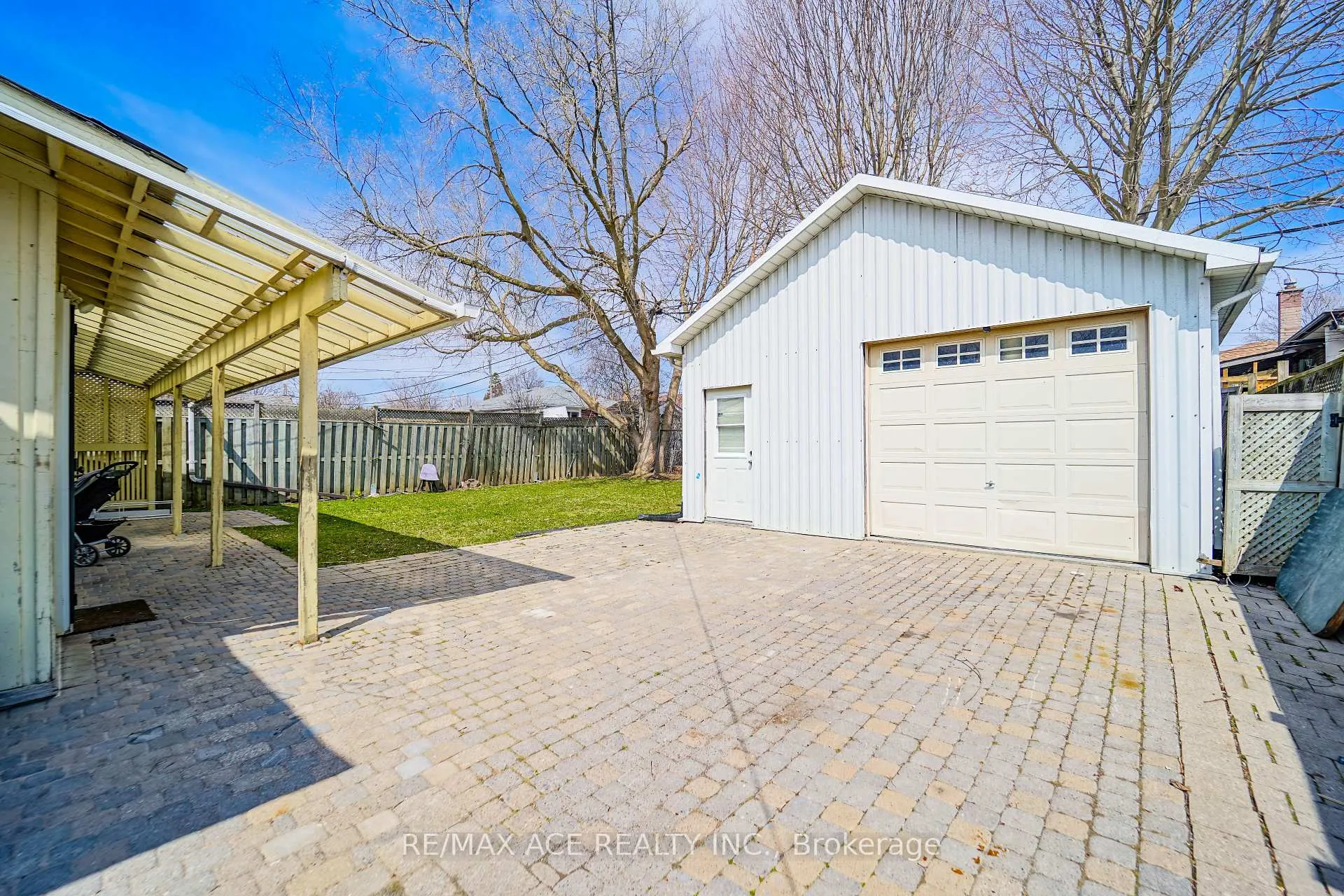 Photo 5 of 1425 Lakefield Drive, Oshawa, Lakeview — HOMEH