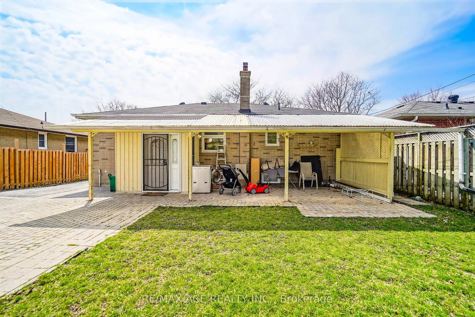Photo 6 of 1425 Lakefield Drive, Oshawa, Lakeview — HOMEH