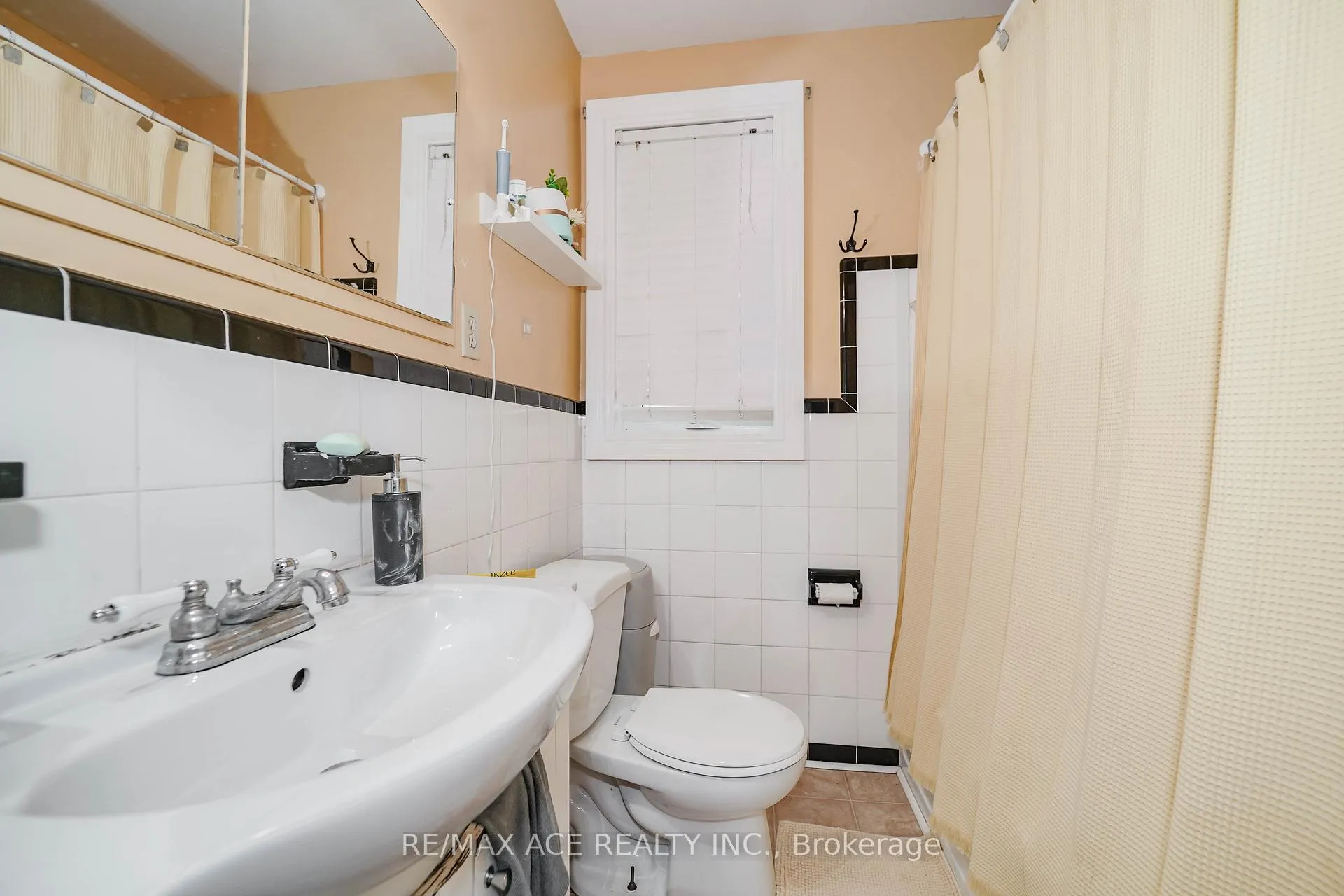 Photo 32 of 1425 Lakefield Drive, Oshawa, Lakeview — HOMEH
