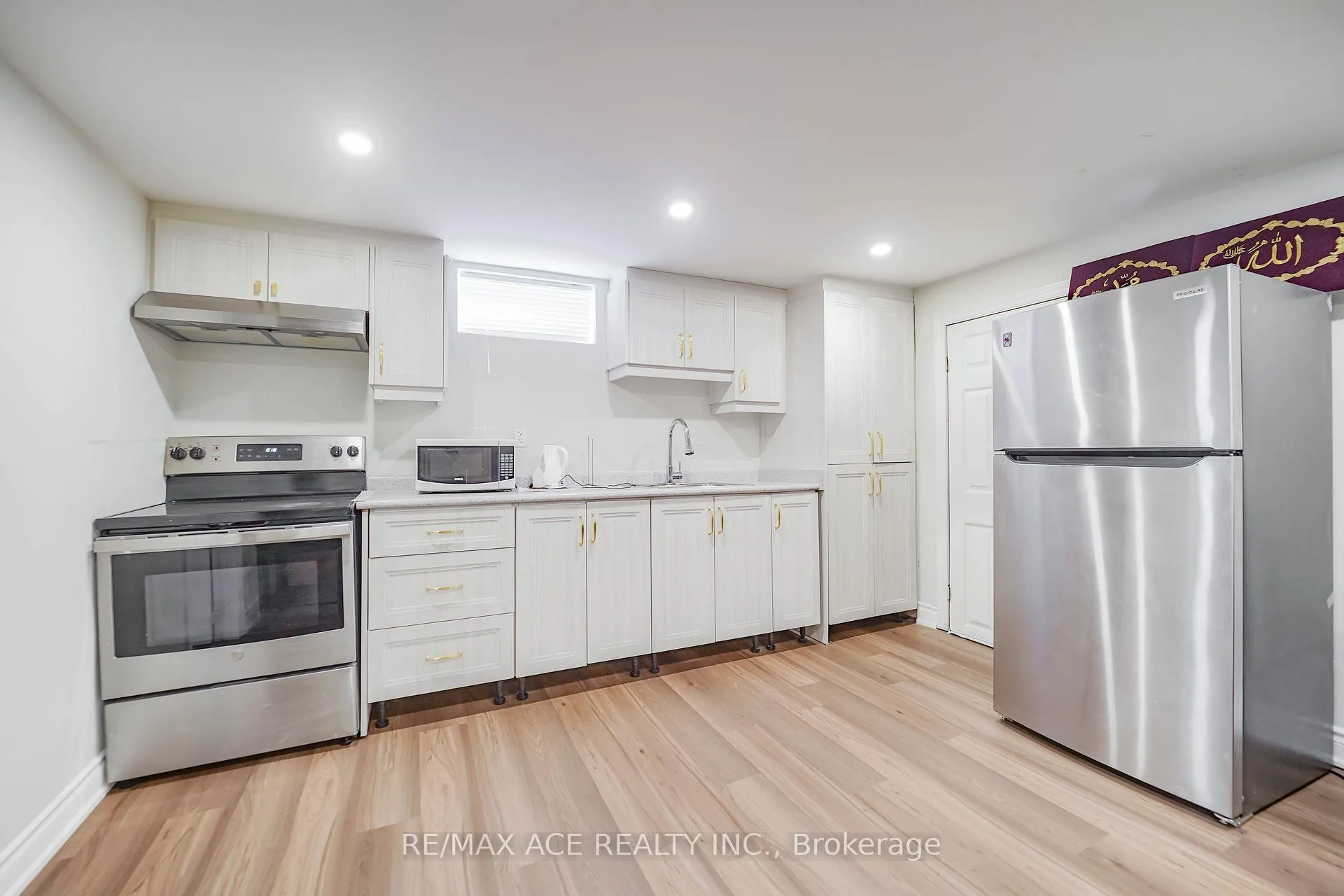 Photo 35 of 1425 Lakefield Drive, Oshawa, Lakeview — HOMEH
