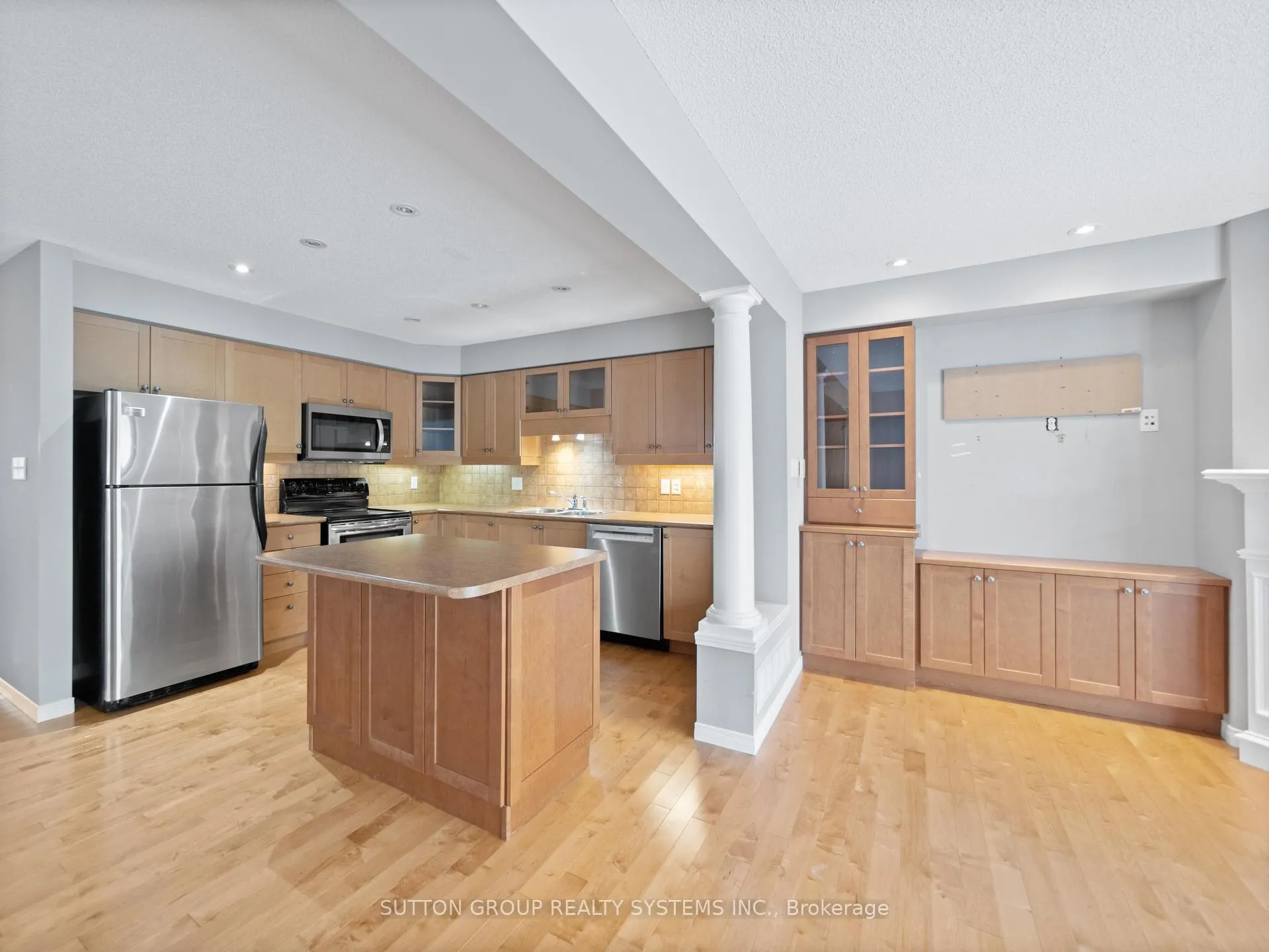 Photo 3 of 169 Sims Estate Drive, Kitchener — HOMEH