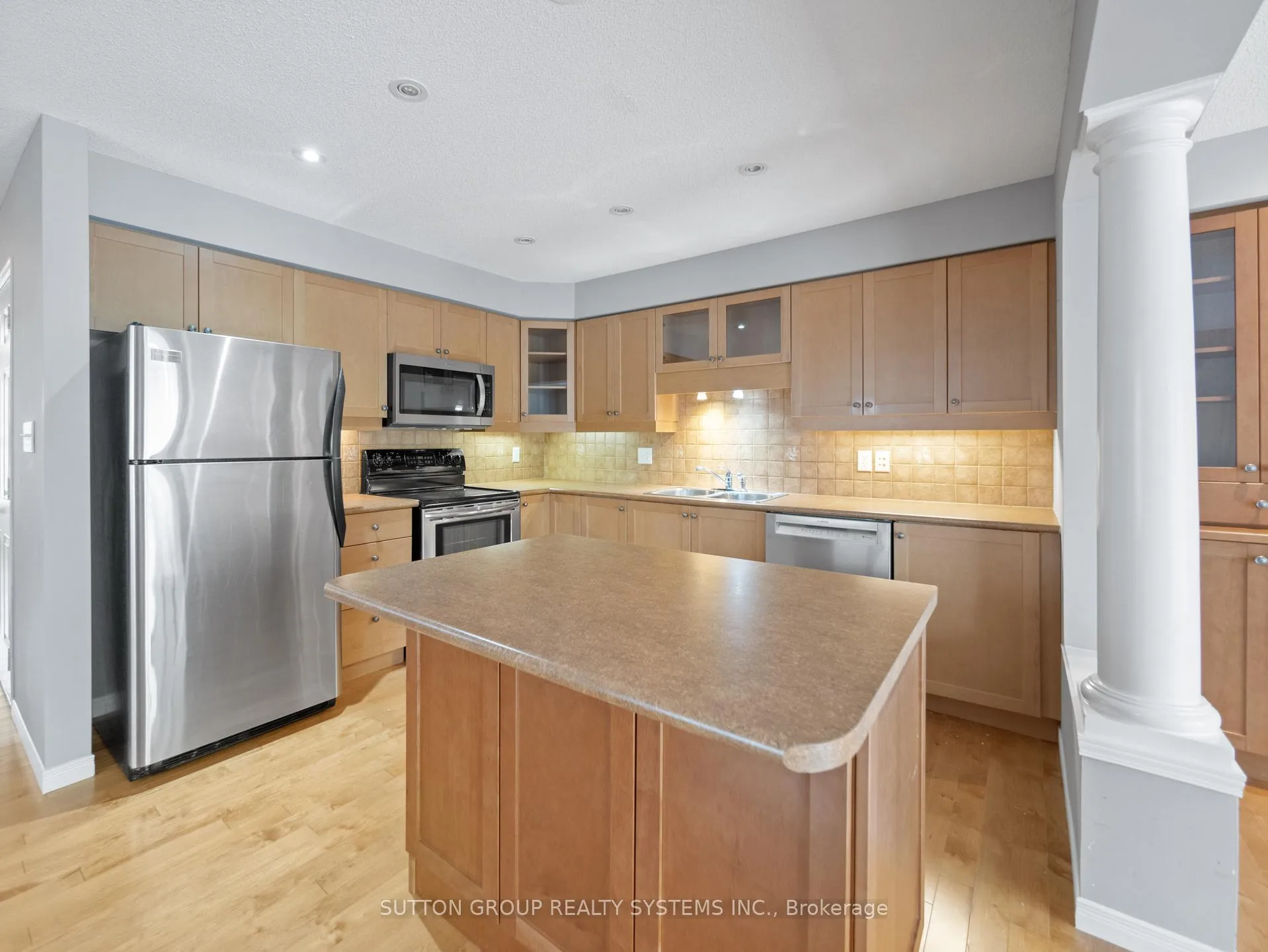 Photo 5 of 169 Sims Estate Drive, Kitchener — HOMEH