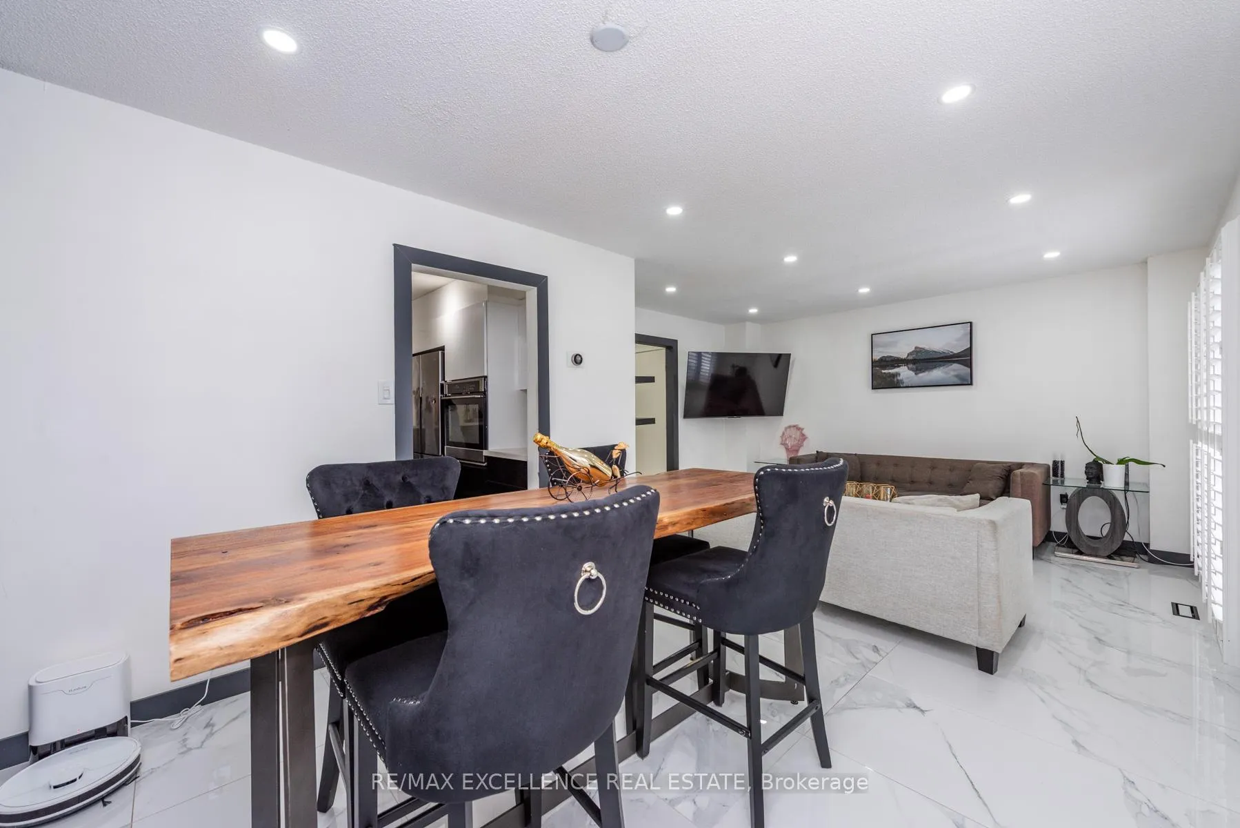 Photo 8 of 60 Kesteven Crescent, Brampton, Fletcher's Creek South — HOMEH