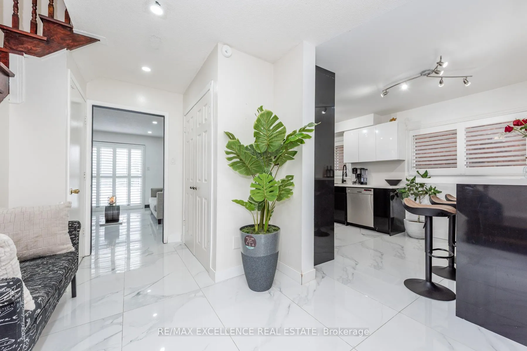 Photo 9 of 60 Kesteven Crescent, Brampton, Fletcher's Creek South — HOMEH