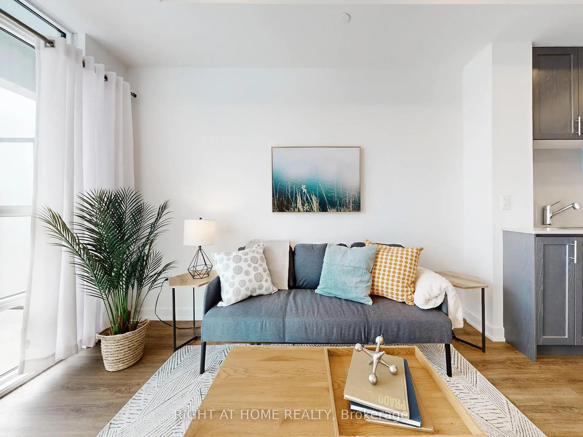 Photo 8 of Unit 1014, 461 Green Road, Hamilton, Lakeshore — HOMEH