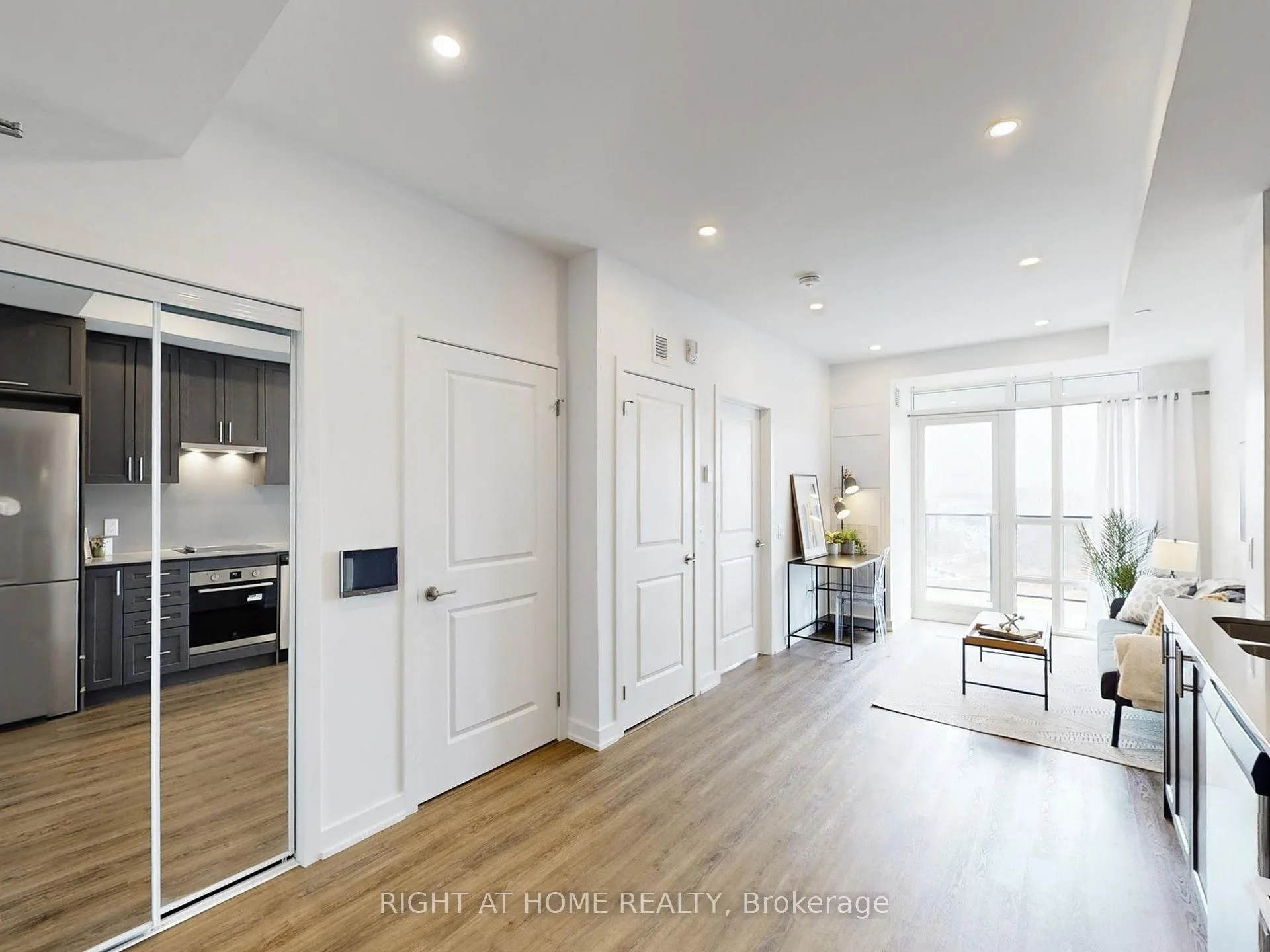 Photo 9 of Unit 1014, 461 Green Road, Hamilton, Lakeshore — HOMEH