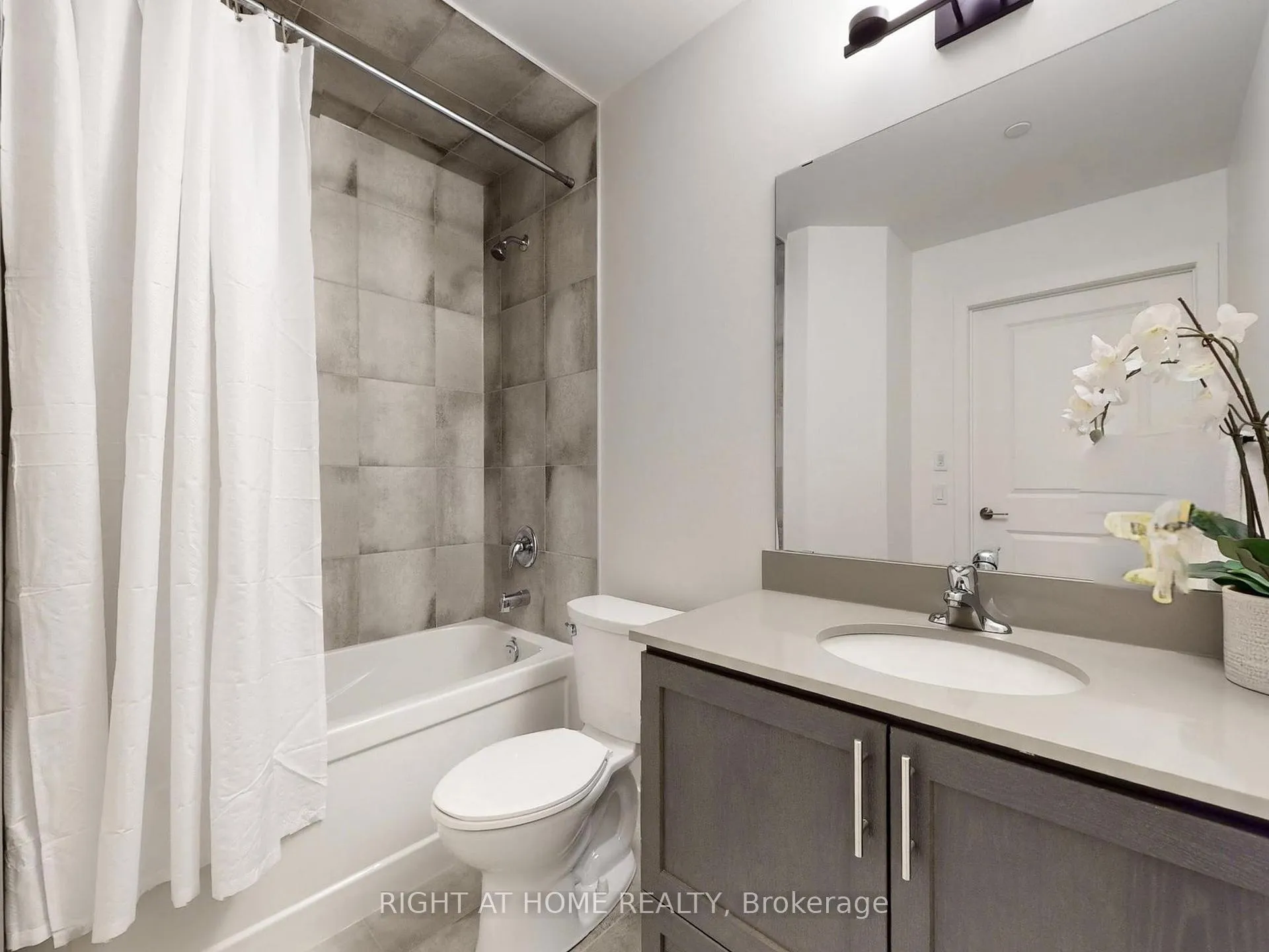 Photo 13 of Unit 1014, 461 Green Road, Hamilton, Lakeshore — HOMEH