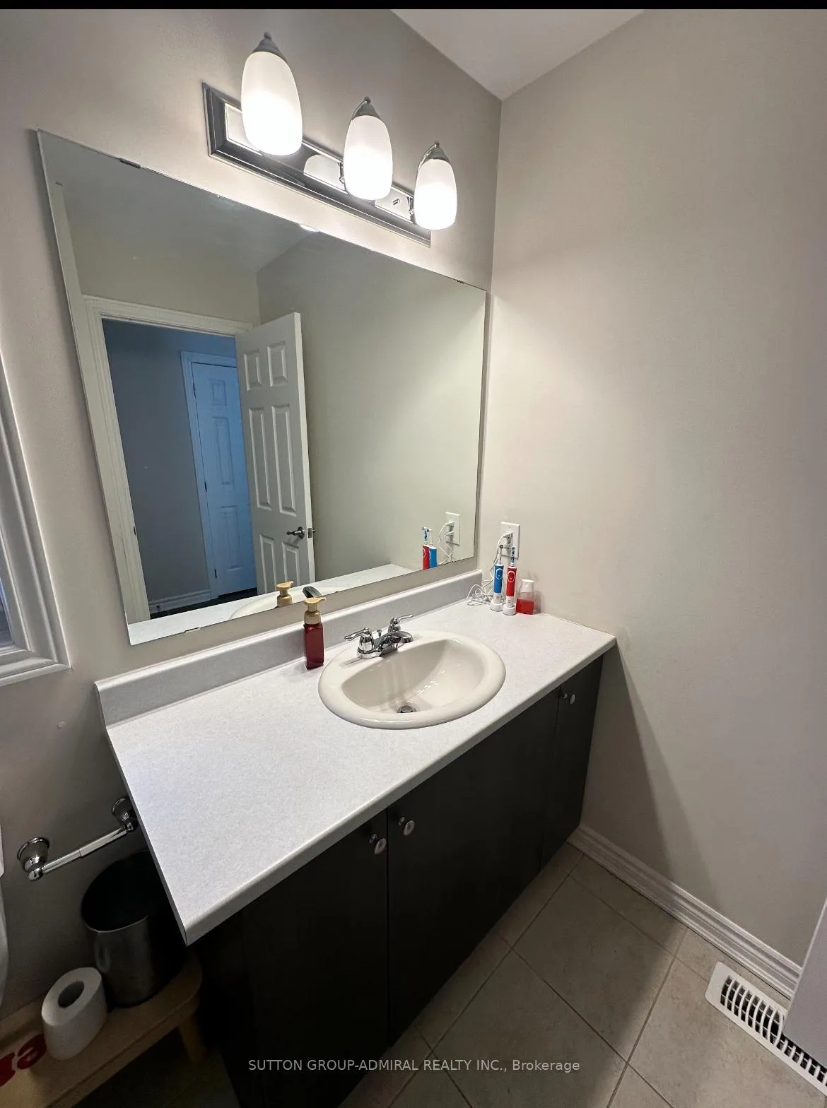 Photo 10 of 743 Brittanic Road, Ottawa, Kanata - Emerald Meadows/Trailwest — HOMEH