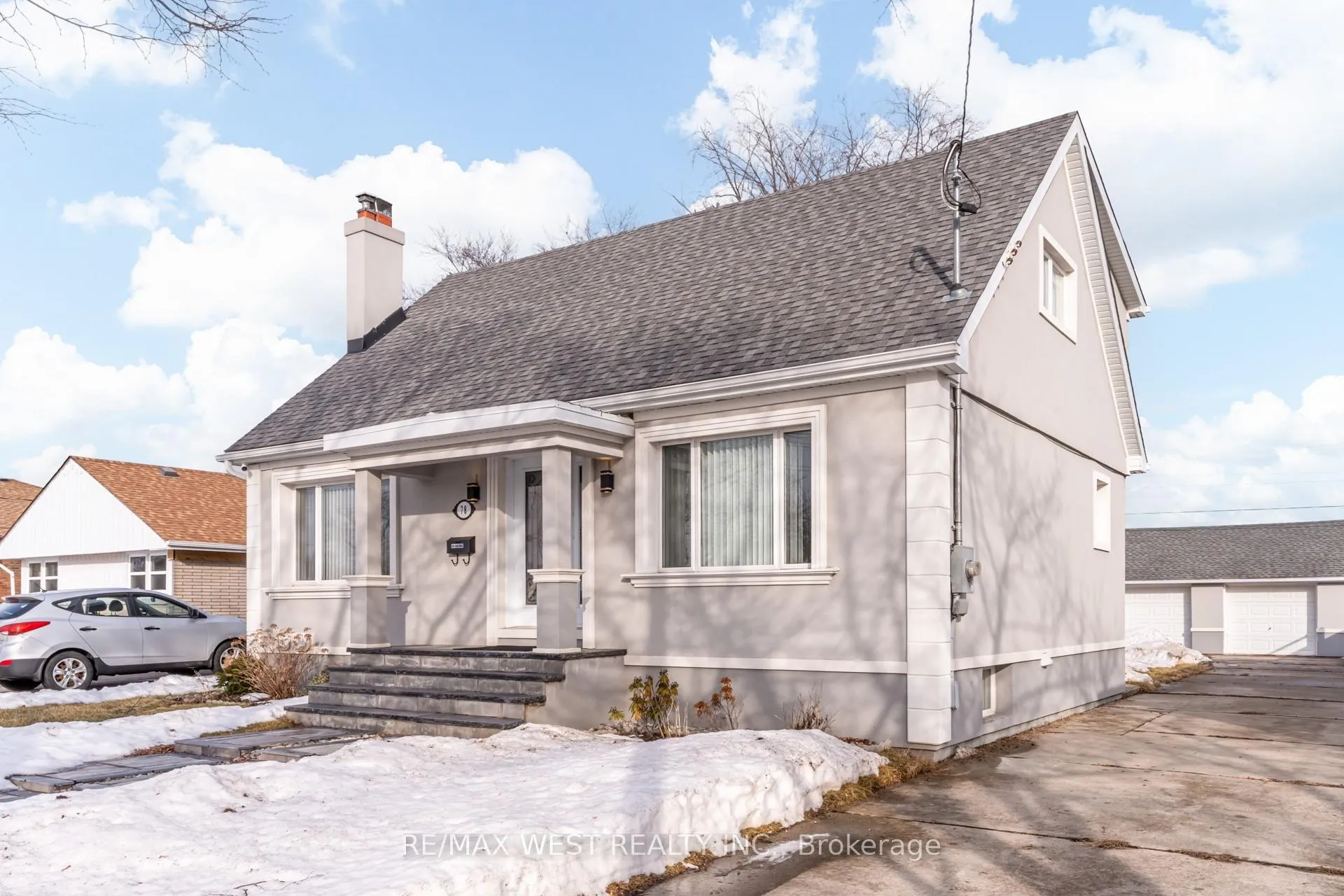Photo 1 of 78 Golden Boulevard E, Welland, Lincoln/Crowland — HOMEH