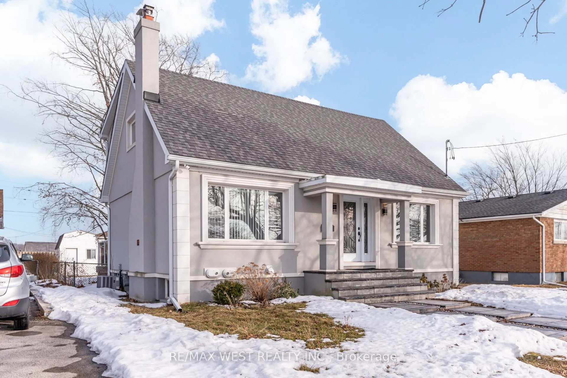 Photo 3 of 78 Golden Boulevard E, Welland, Lincoln/Crowland — HOMEH