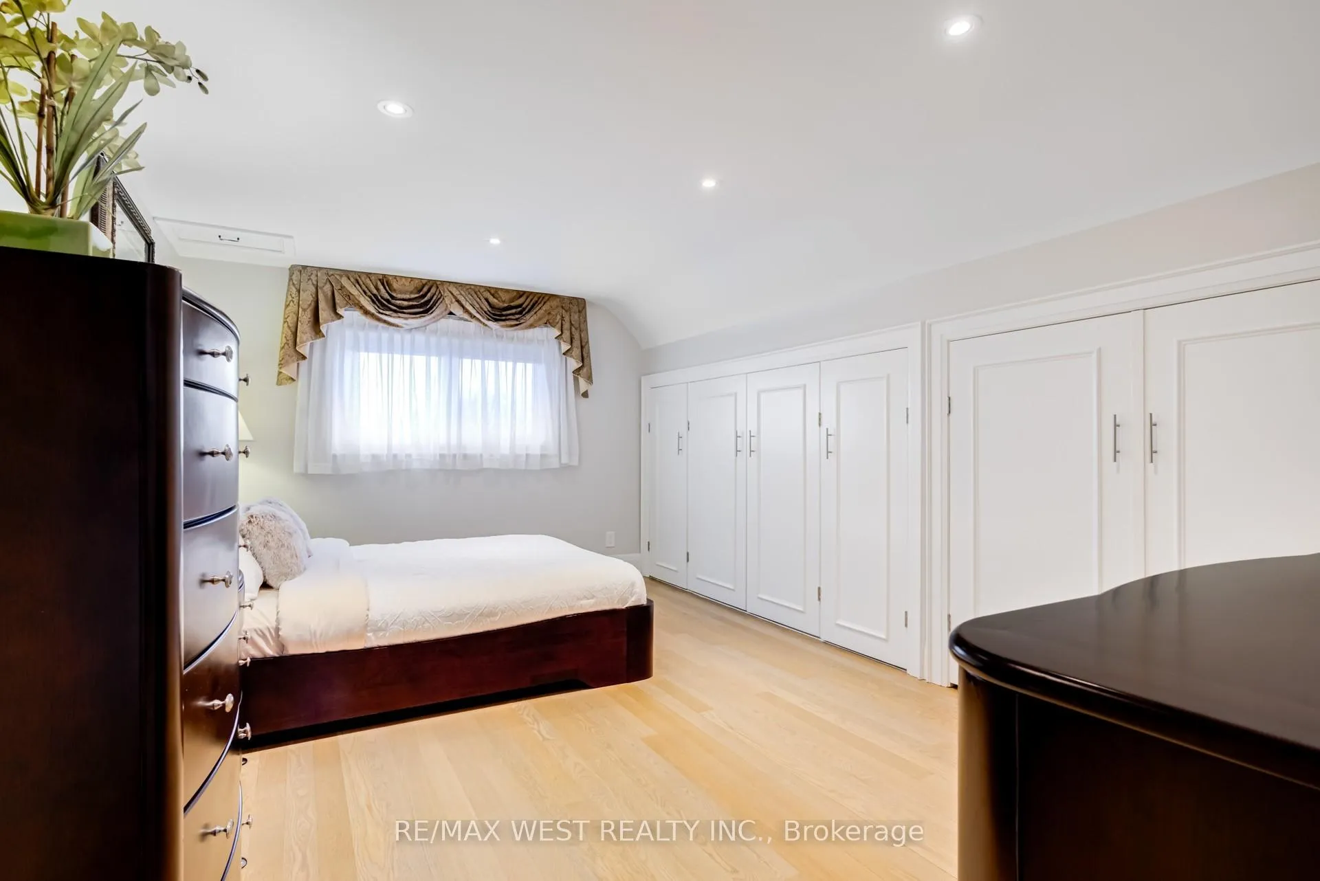 Photo 20 of 78 Golden Boulevard E, Welland, Lincoln/Crowland — HOMEH
