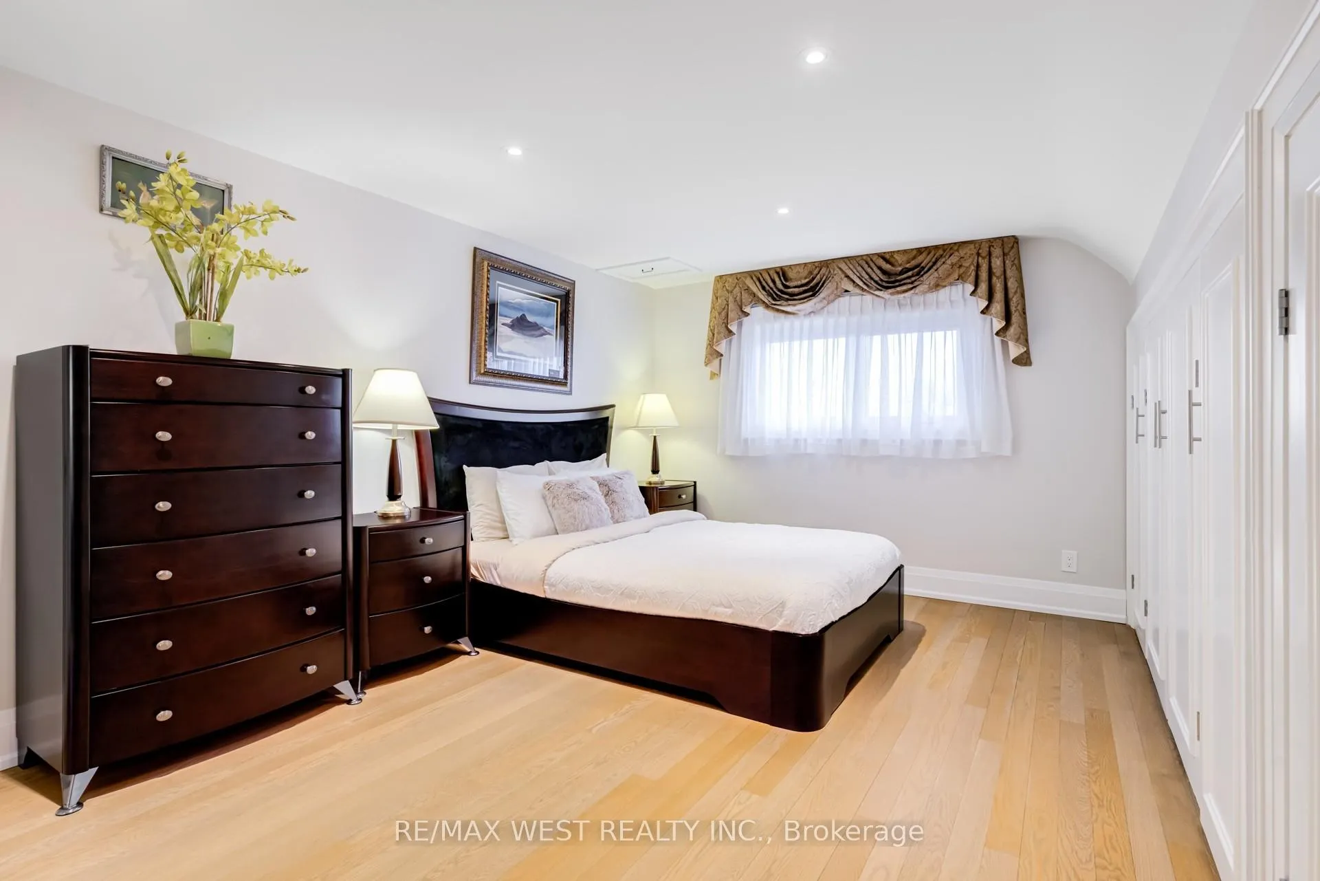 Photo 21 of 78 Golden Boulevard E, Welland, Lincoln/Crowland — HOMEH