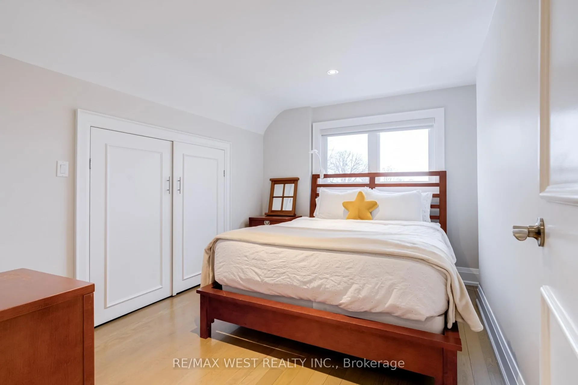 Photo 23 of 78 Golden Boulevard E, Welland, Lincoln/Crowland — HOMEH