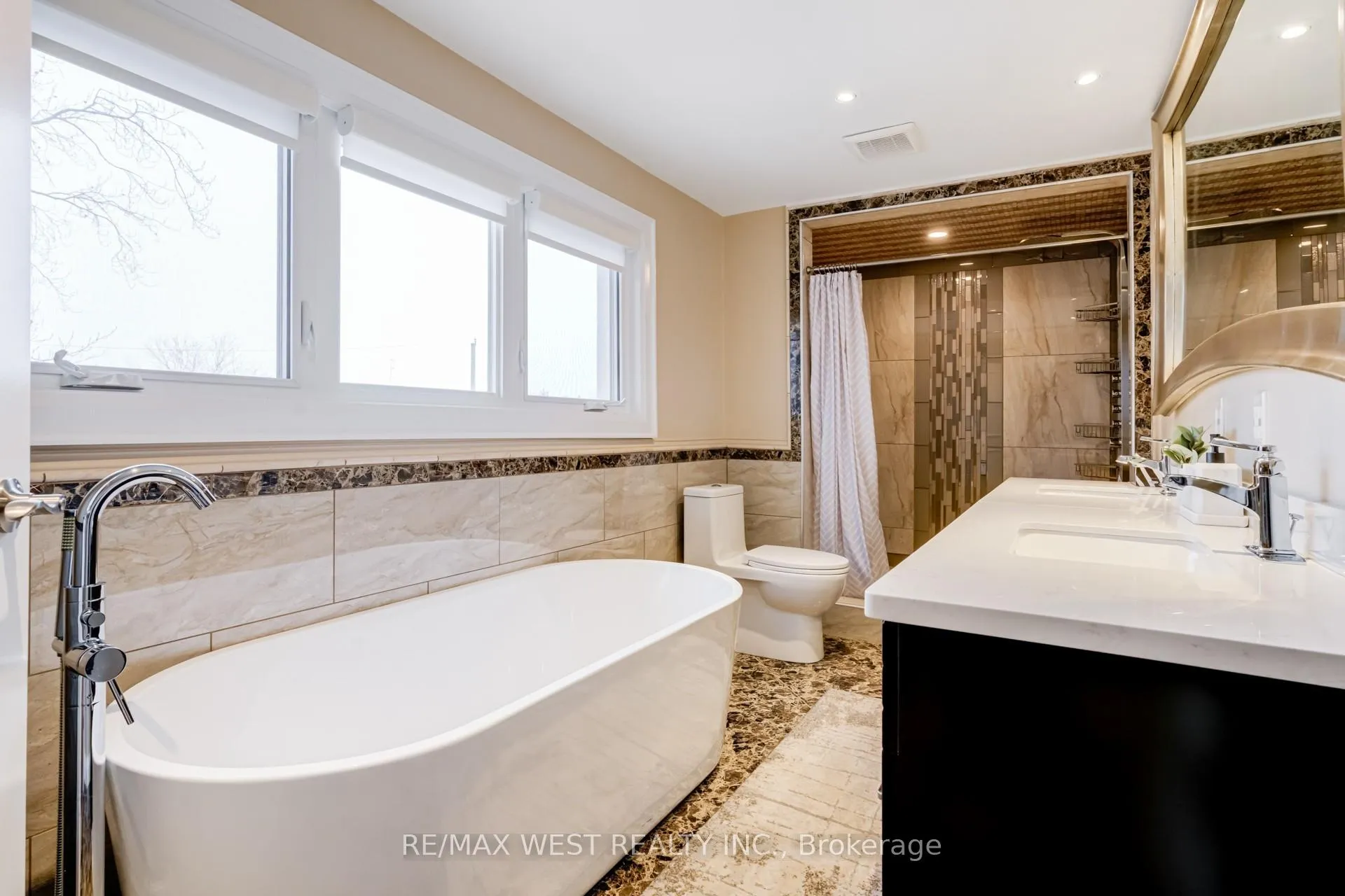 Photo 27 of 78 Golden Boulevard E, Welland, Lincoln/Crowland — HOMEH