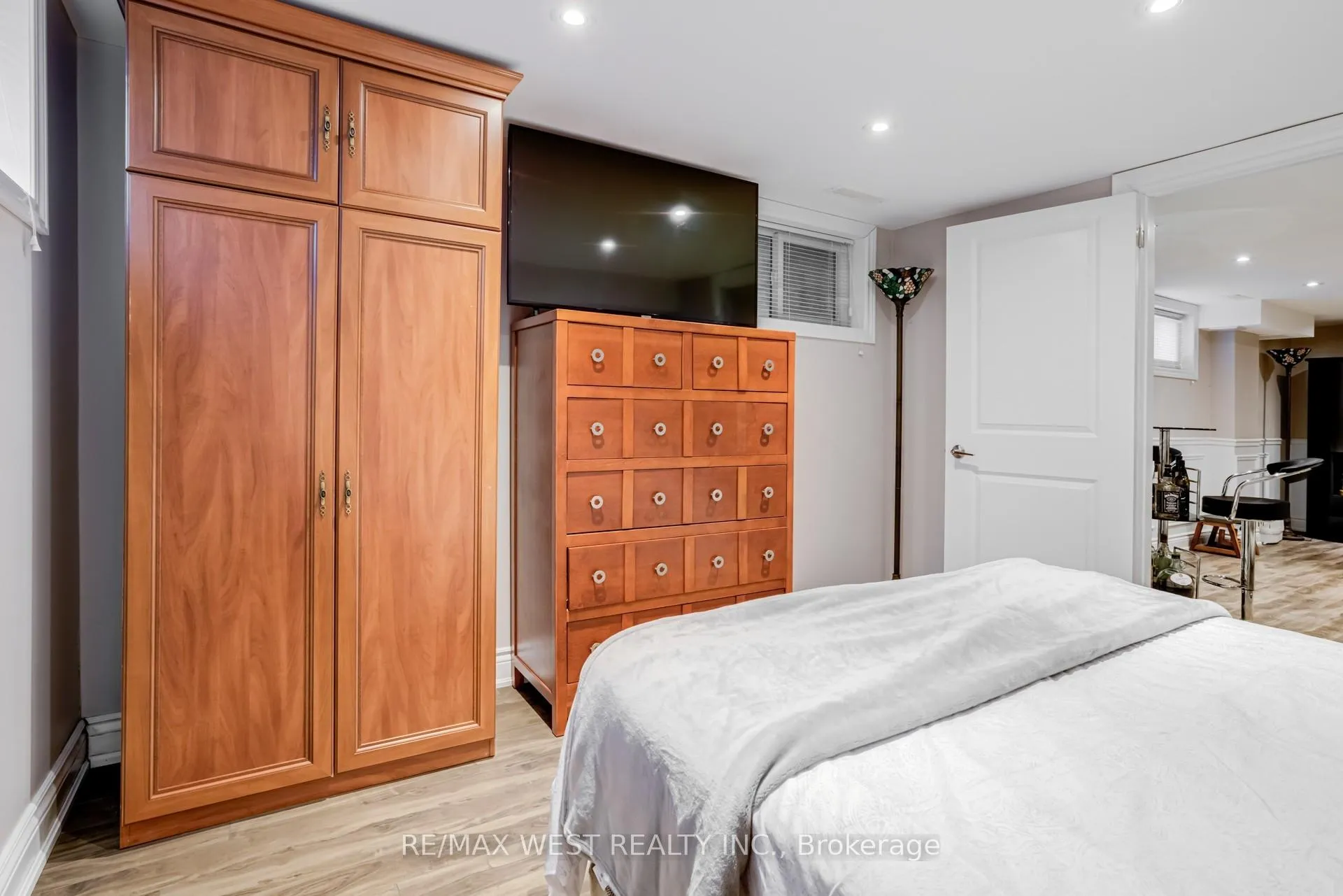 Photo 38 of 78 Golden Boulevard E, Welland, Lincoln/Crowland — HOMEH