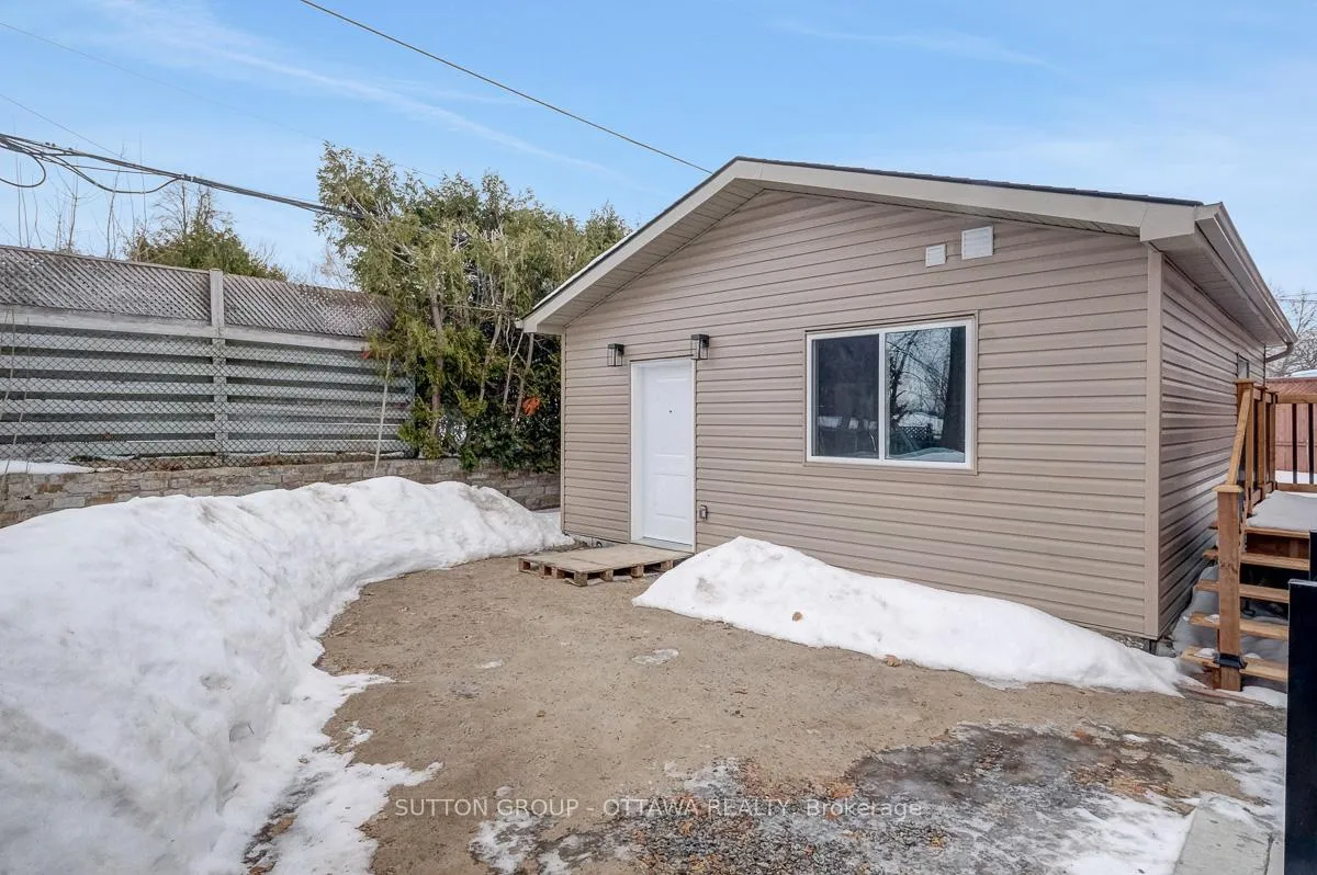 Photo 3 of Unit 3, 2413 Ryan Drive, Ottawa, Queensway Terrace South/Ridgeview — HOMEH