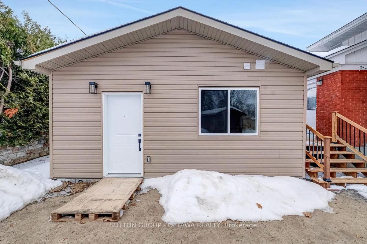 Photo 4 of Unit 3, 2413 Ryan Drive, Ottawa, Queensway Terrace South/Ridgeview — HOMEH
