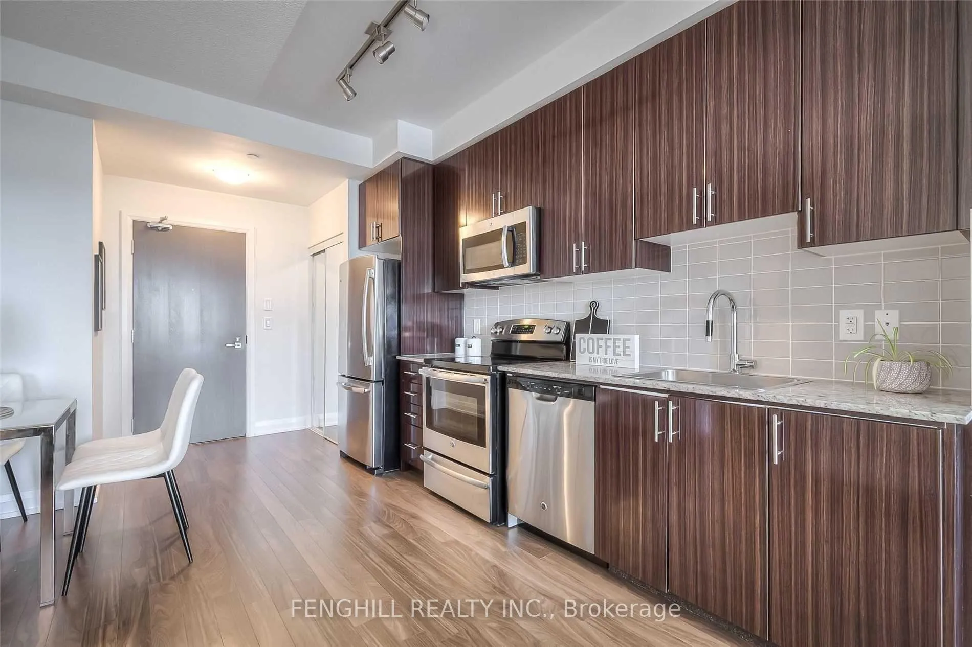 Photo 5 of Unit 1811, 7171 Yonge Street, Markham, Thornhill — HOMEH