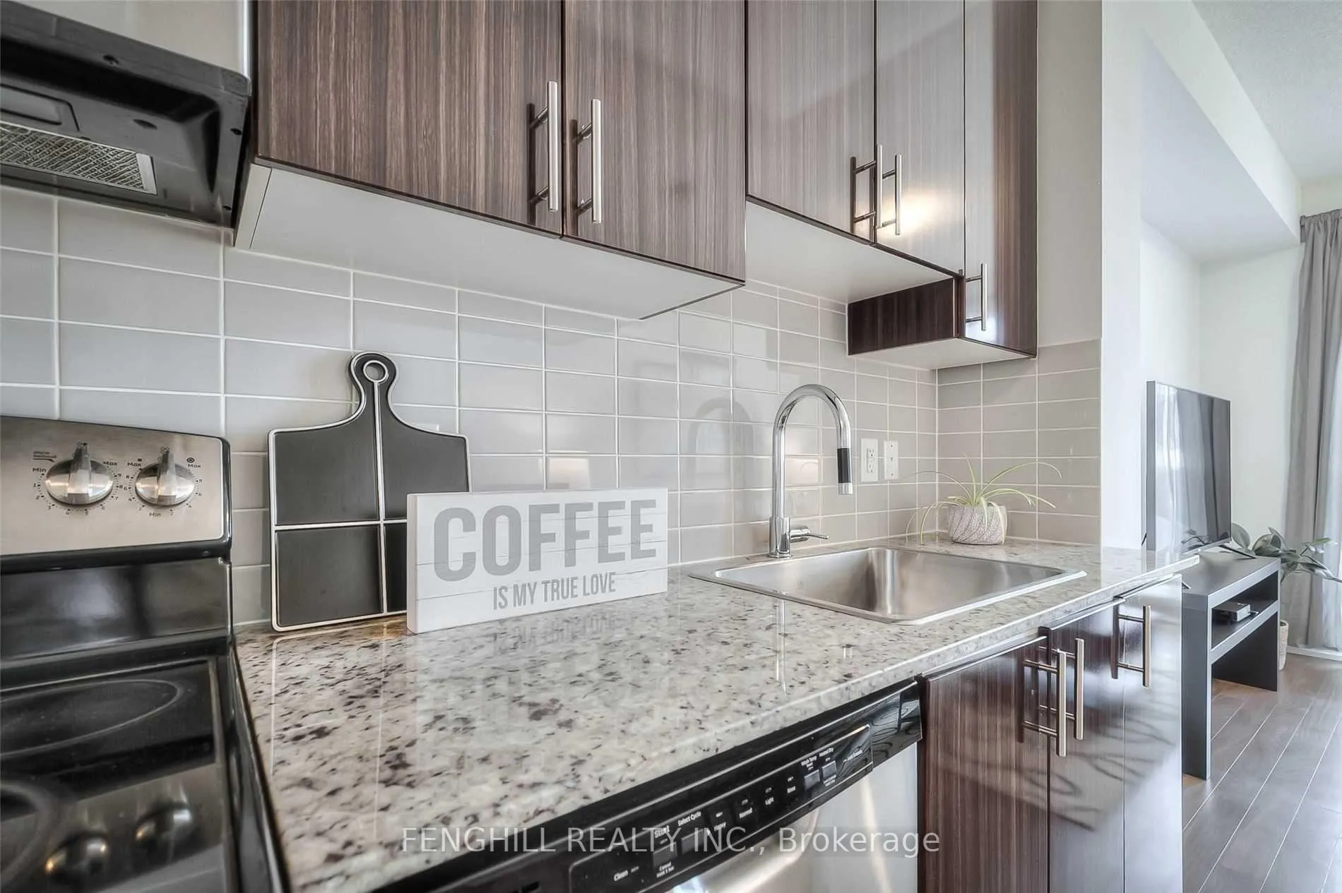 Photo 6 of Unit 1811, 7171 Yonge Street, Markham, Thornhill — HOMEH
