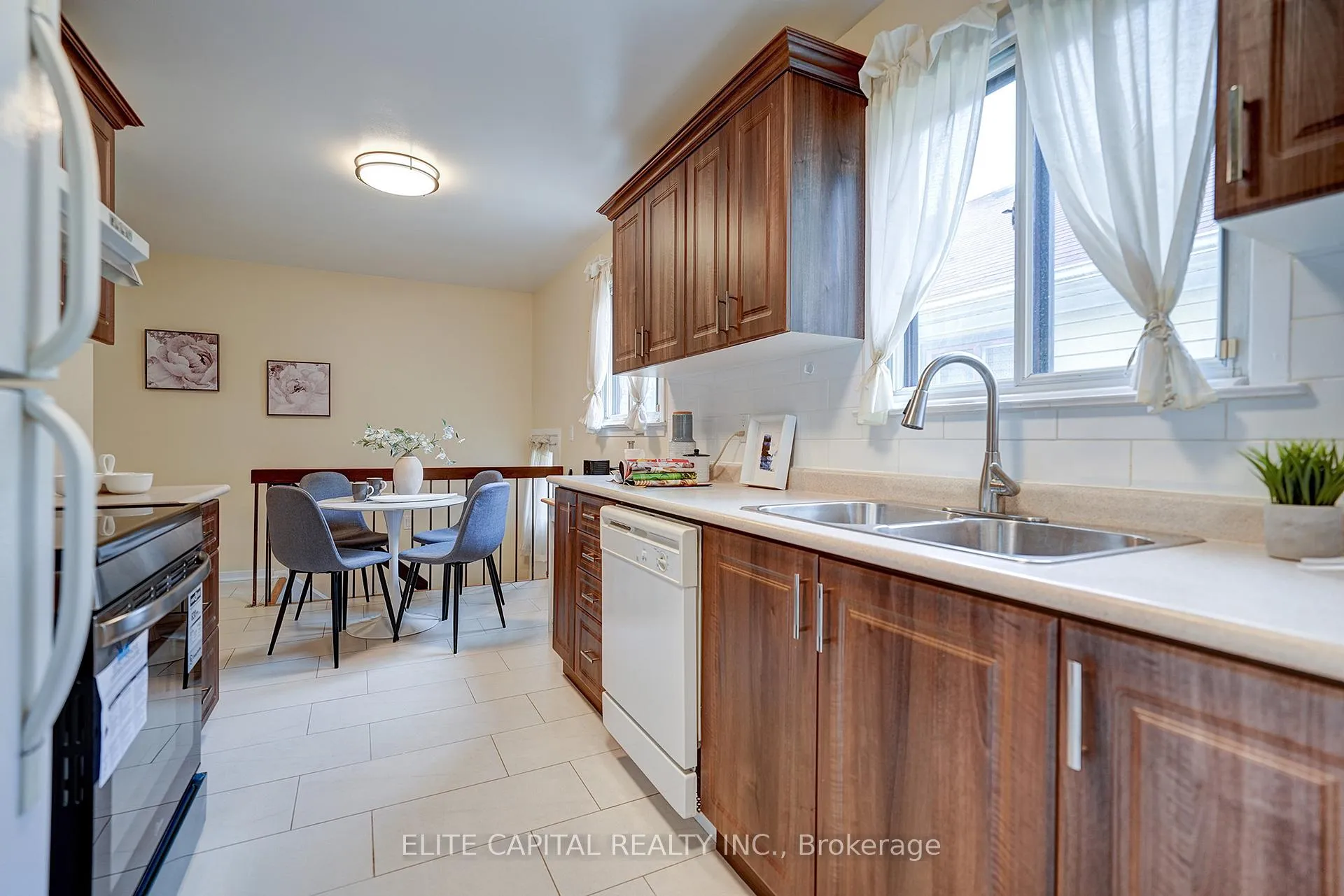 Photo 8 of 9 Snowshoe Crescent, Markham, German Mills — HOMEH