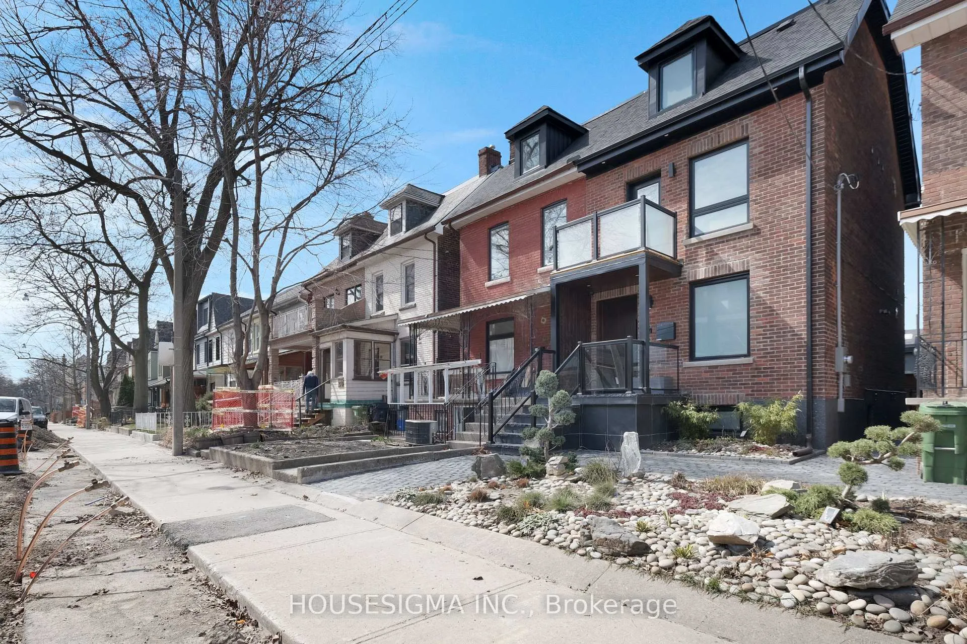 Photo 2 of Unit Lower, 274 Roxton Road, Toronto, Palmerston-Little Italy — HOMEH