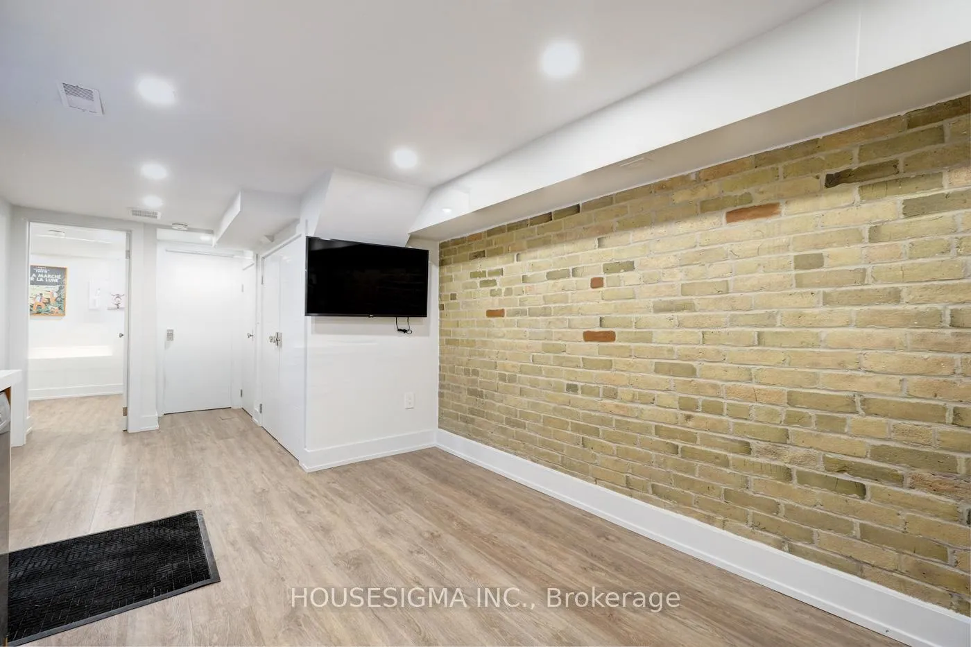 Photo 7 of Unit Lower, 274 Roxton Road, Toronto, Palmerston-Little Italy — HOMEH